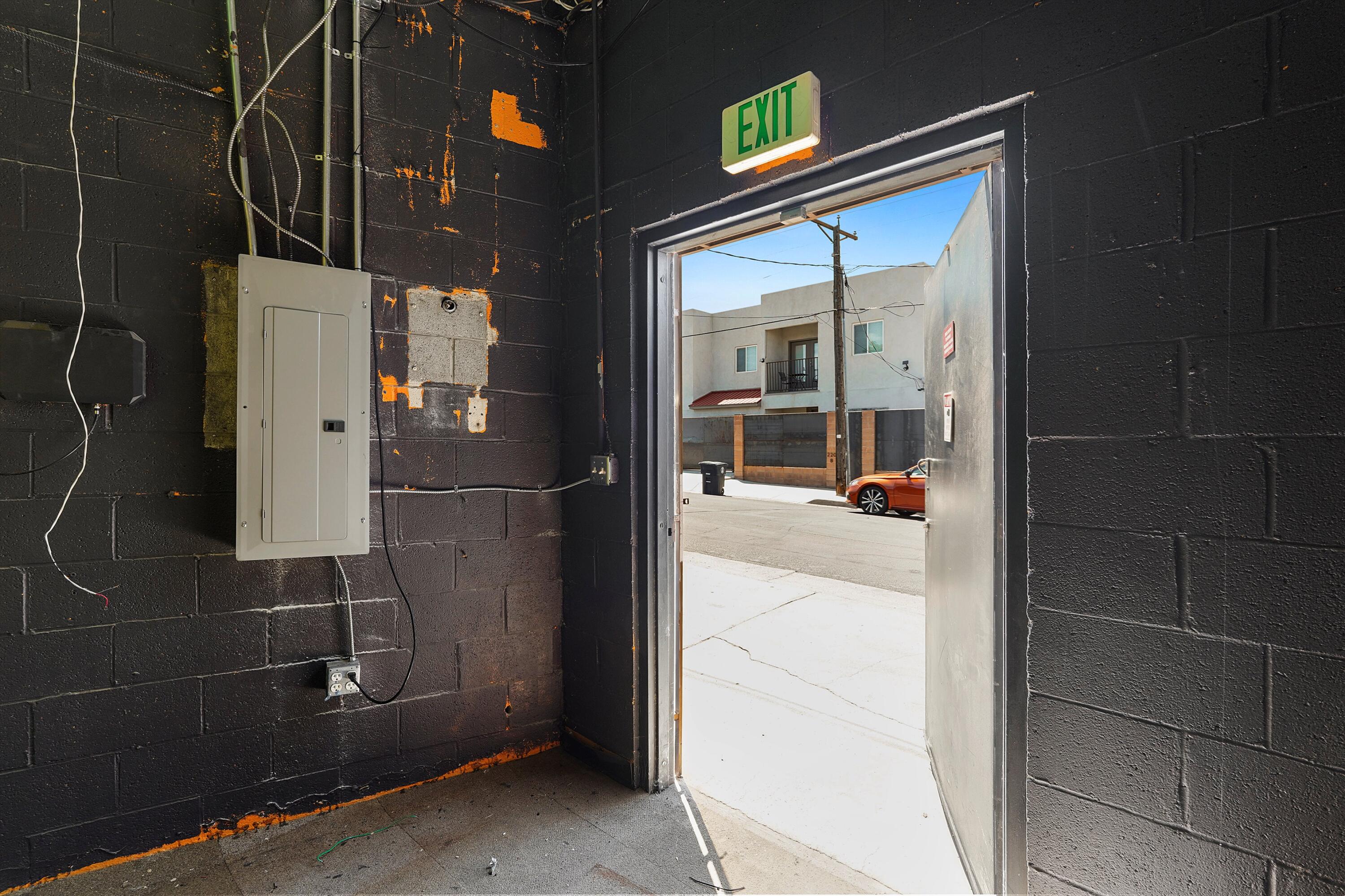Photo 3 — 637 Broadway Boulevard SE B