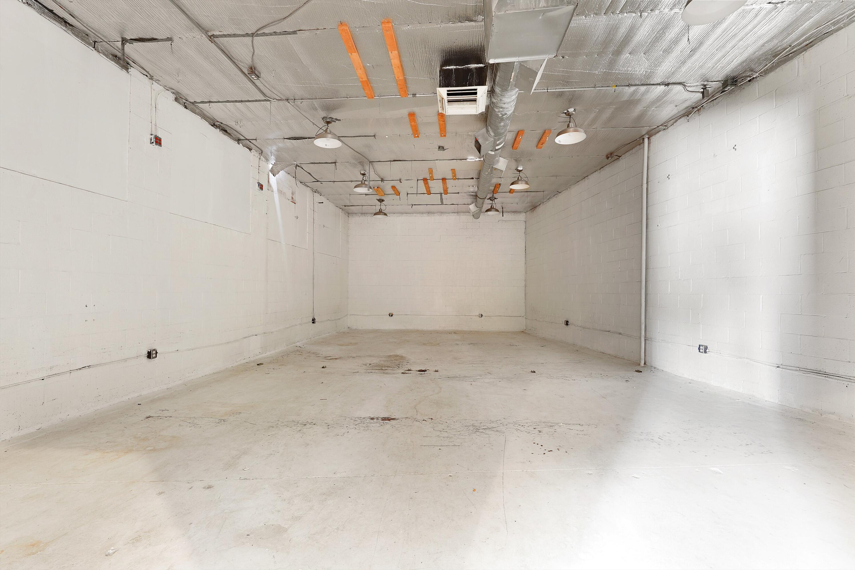 Photo 7 — 637 Broadway Boulevard SE B