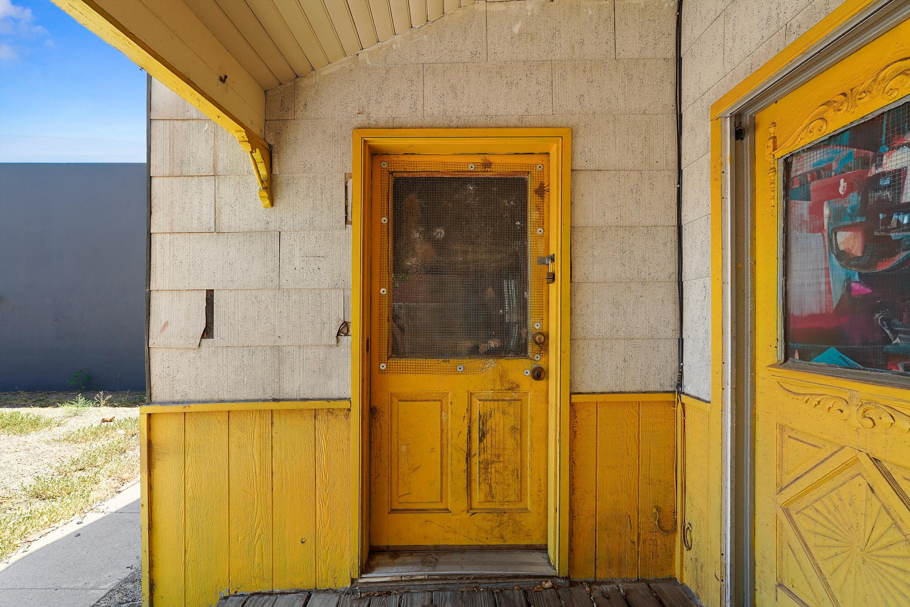 Photo 4 — 635 & 637 BROADWAY Boulevard SE