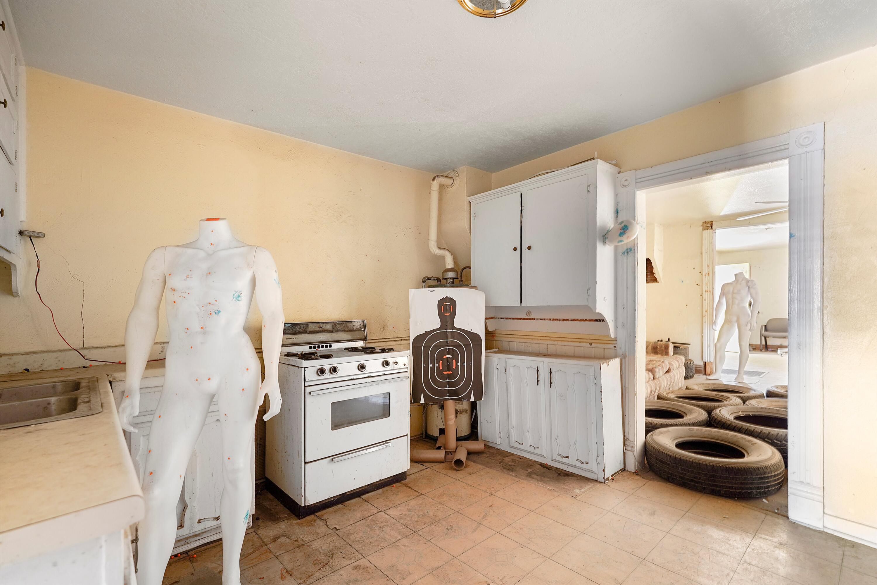 Photo 14 — 635 & 637 BROADWAY Boulevard SE