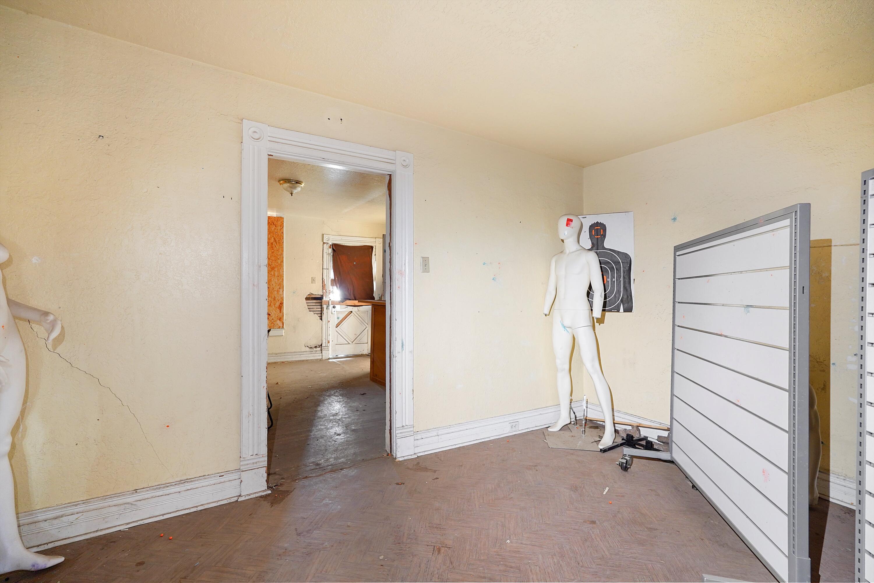 Photo 18 — 635 & 637 BROADWAY Boulevard SE