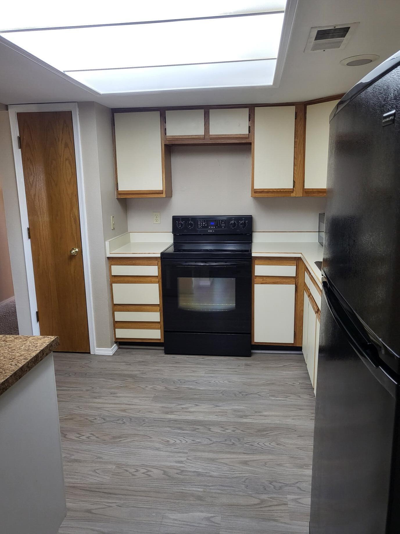 Photo 20 — 831 Country Club Drive SE APT 2D