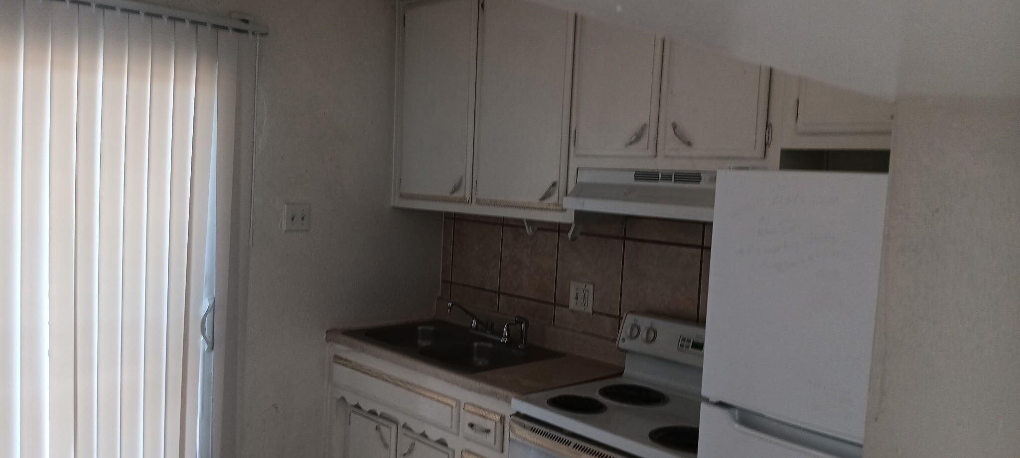 Photo 2 — 328 Charleston Street SE