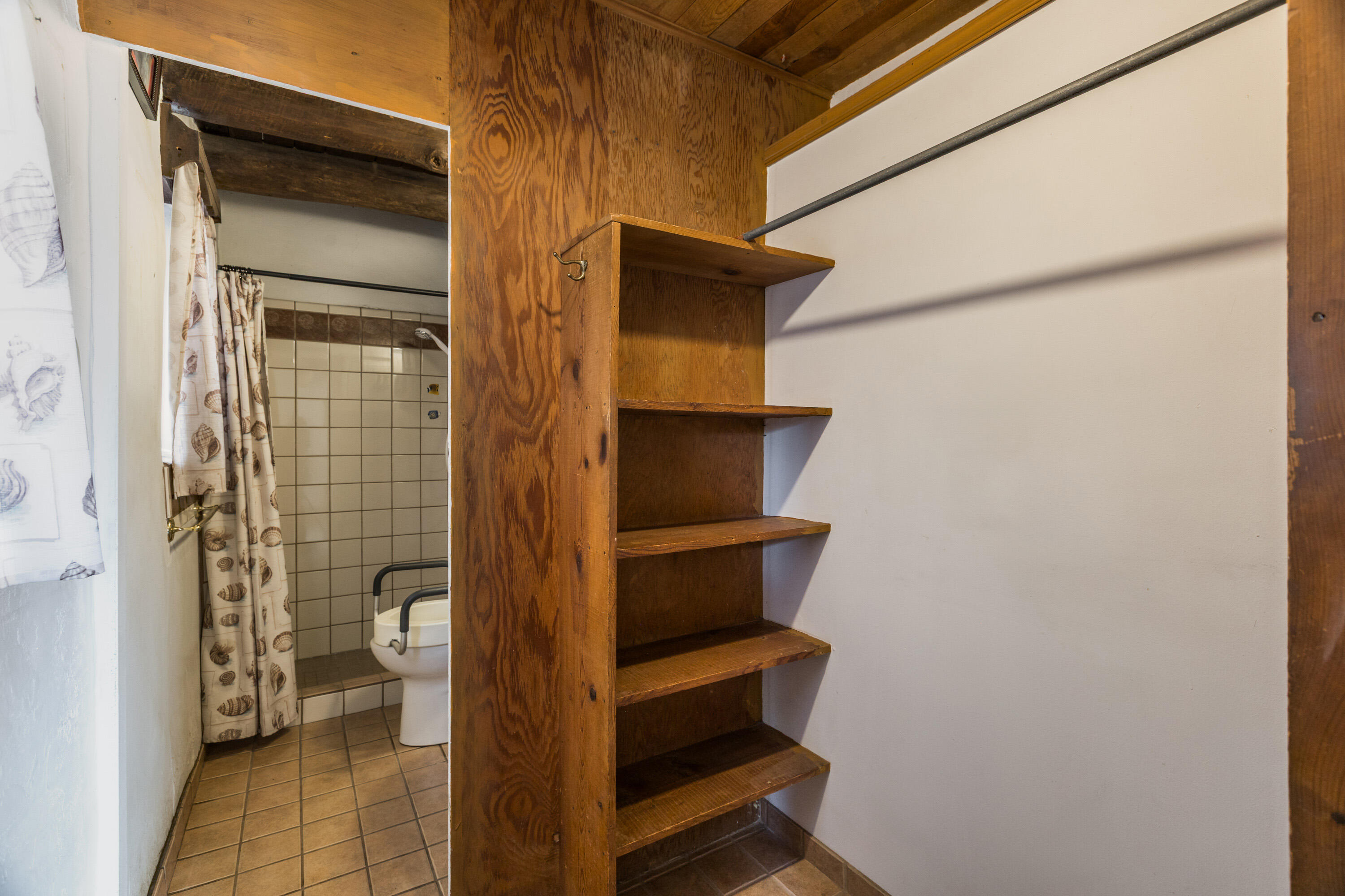 Photo 17 — 815 Rio Vista Circle SW