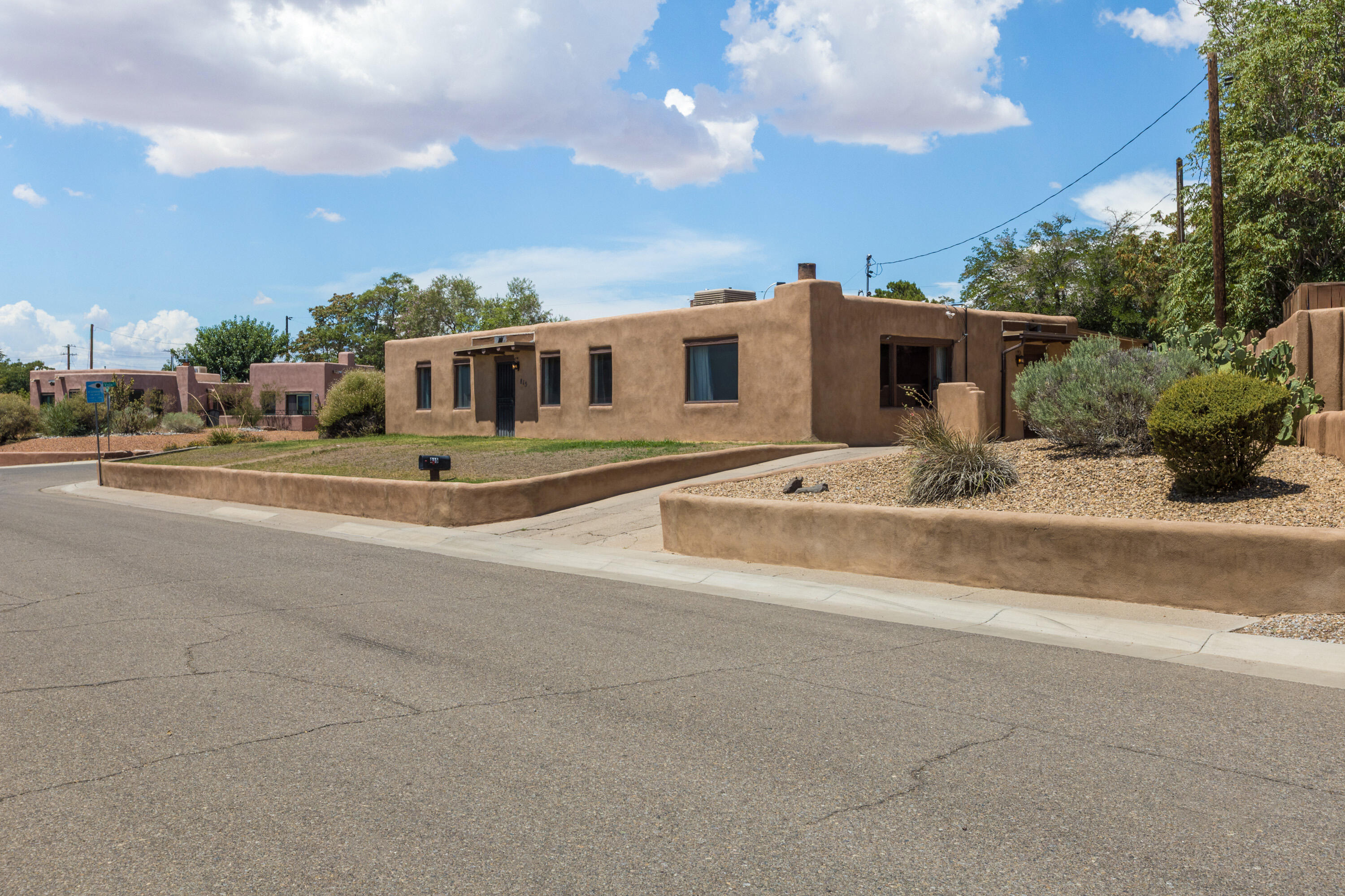 Photo 2 — 815 Rio Vista Circle SW