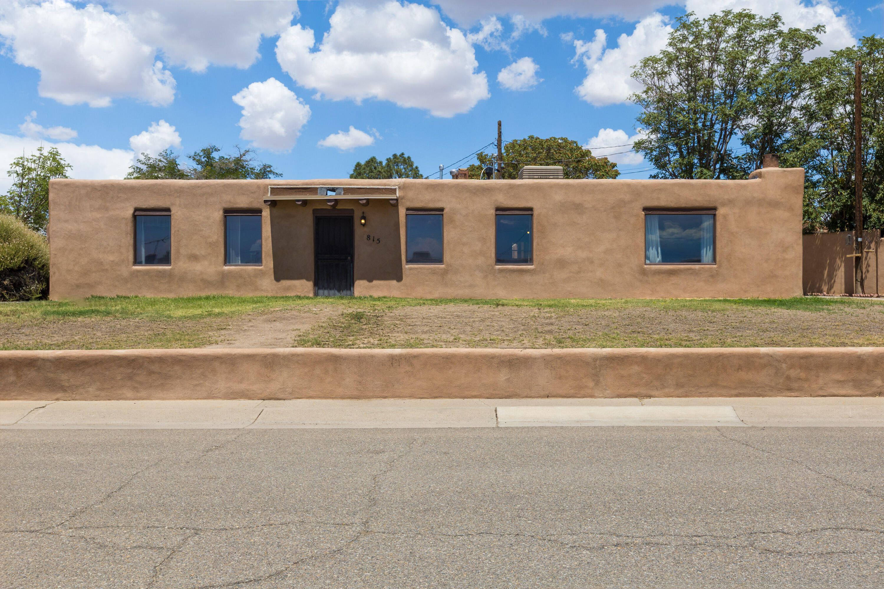 Photo 3 — 815 Rio Vista Circle SW