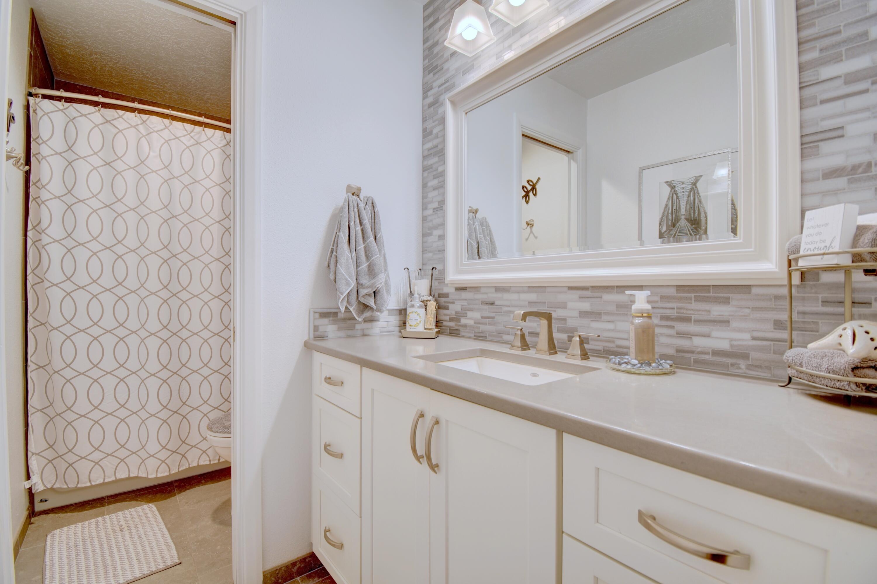 Photo 2 — 7516 Bellrose Avenue NE
