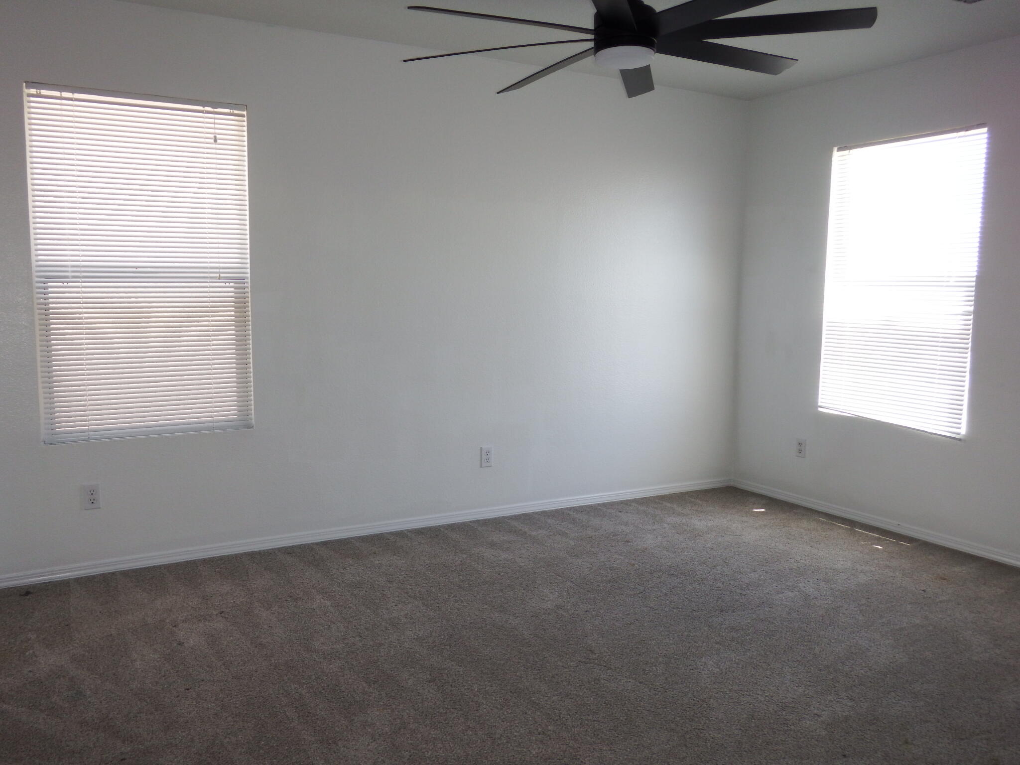 Photo 3 — 5317 Buckeye Court NE