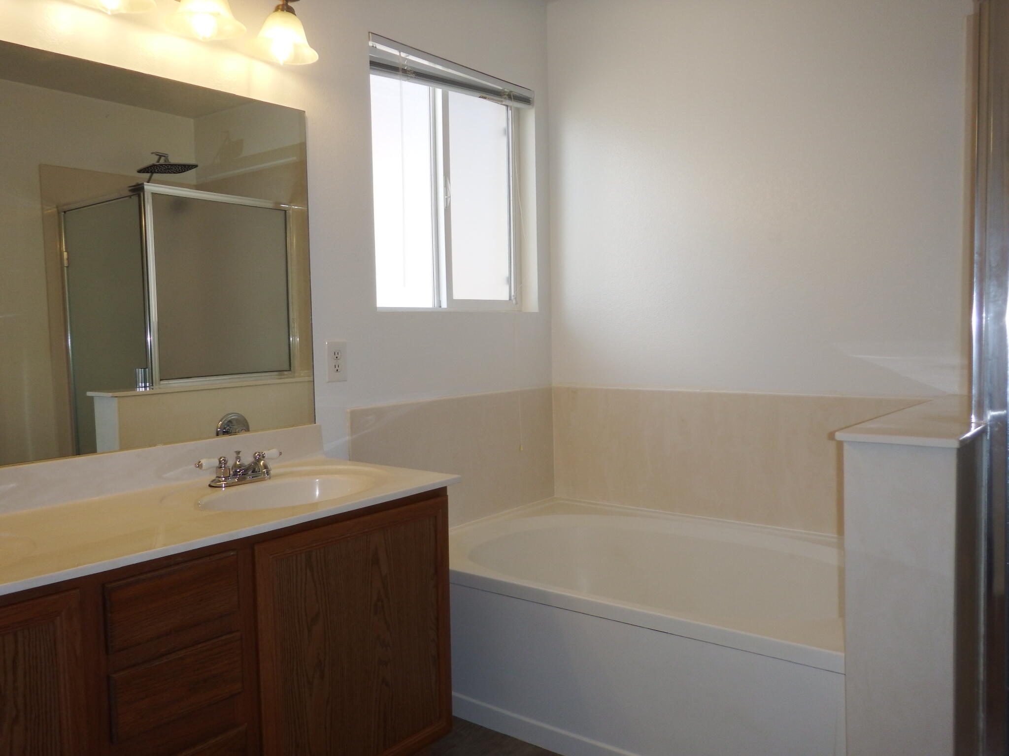 Photo 2 — 5317 Buckeye Court NE