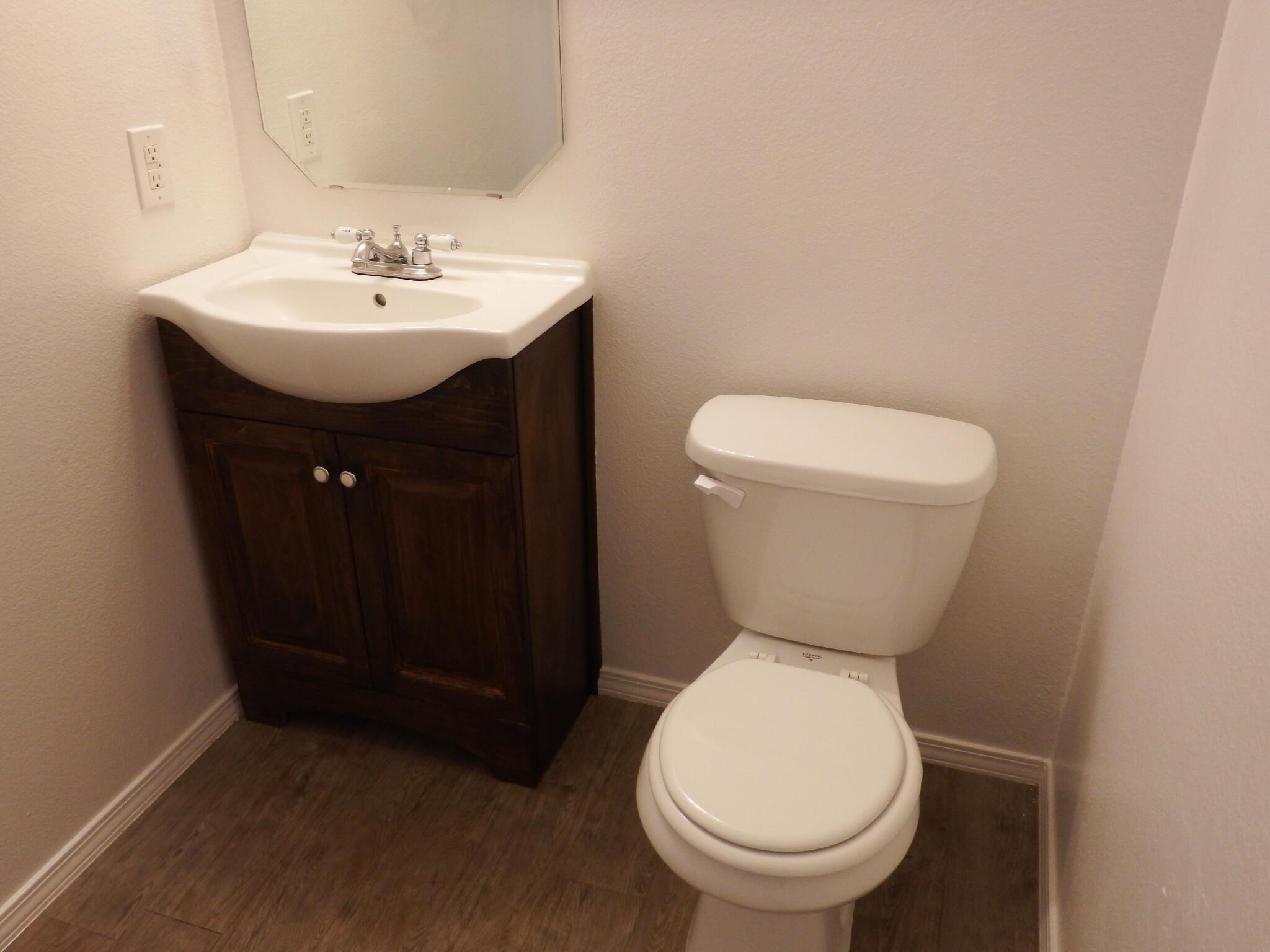 Photo 3 — 5317 Buckeye Court NE