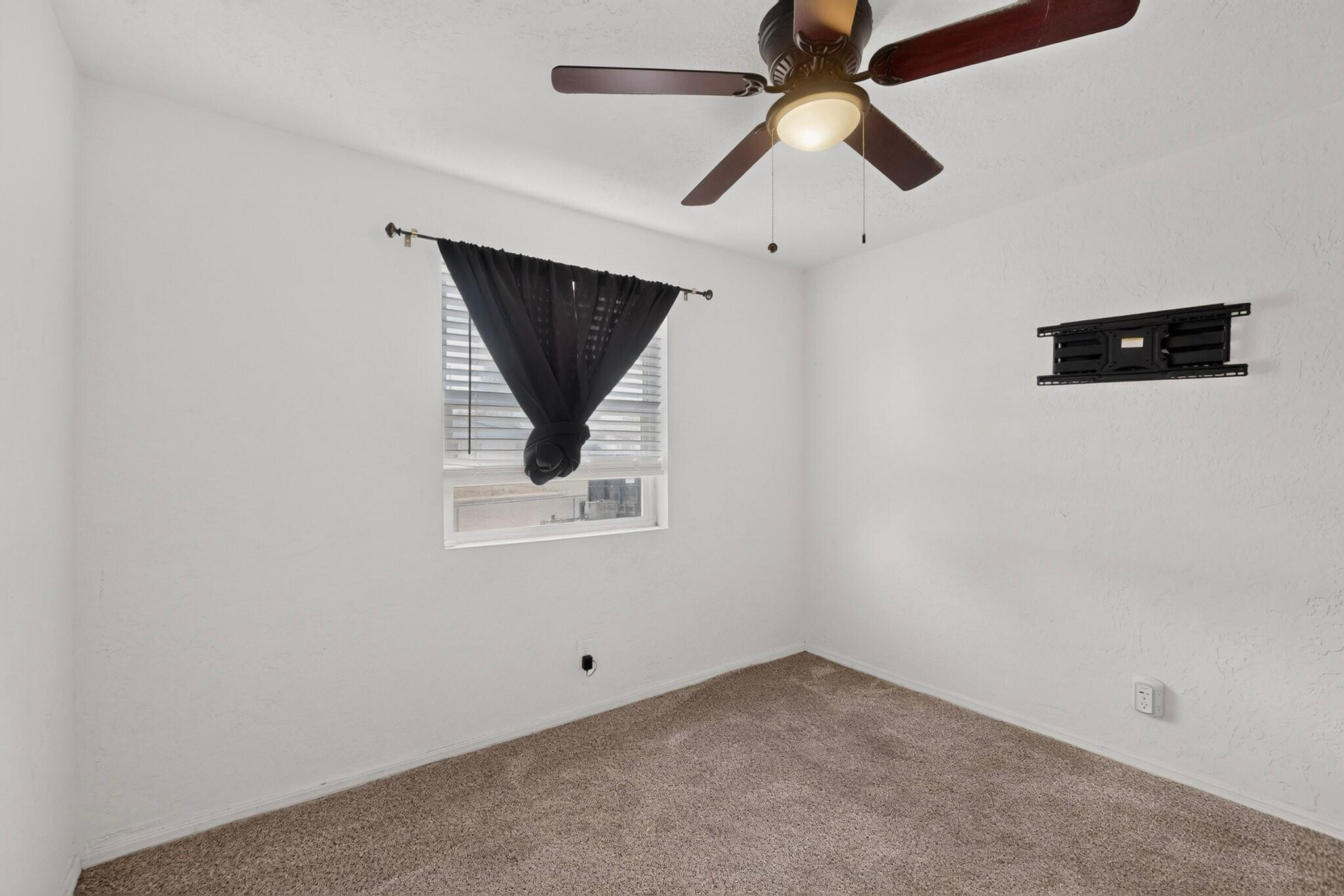 Photo 3 — 1004 Maxine Street NE