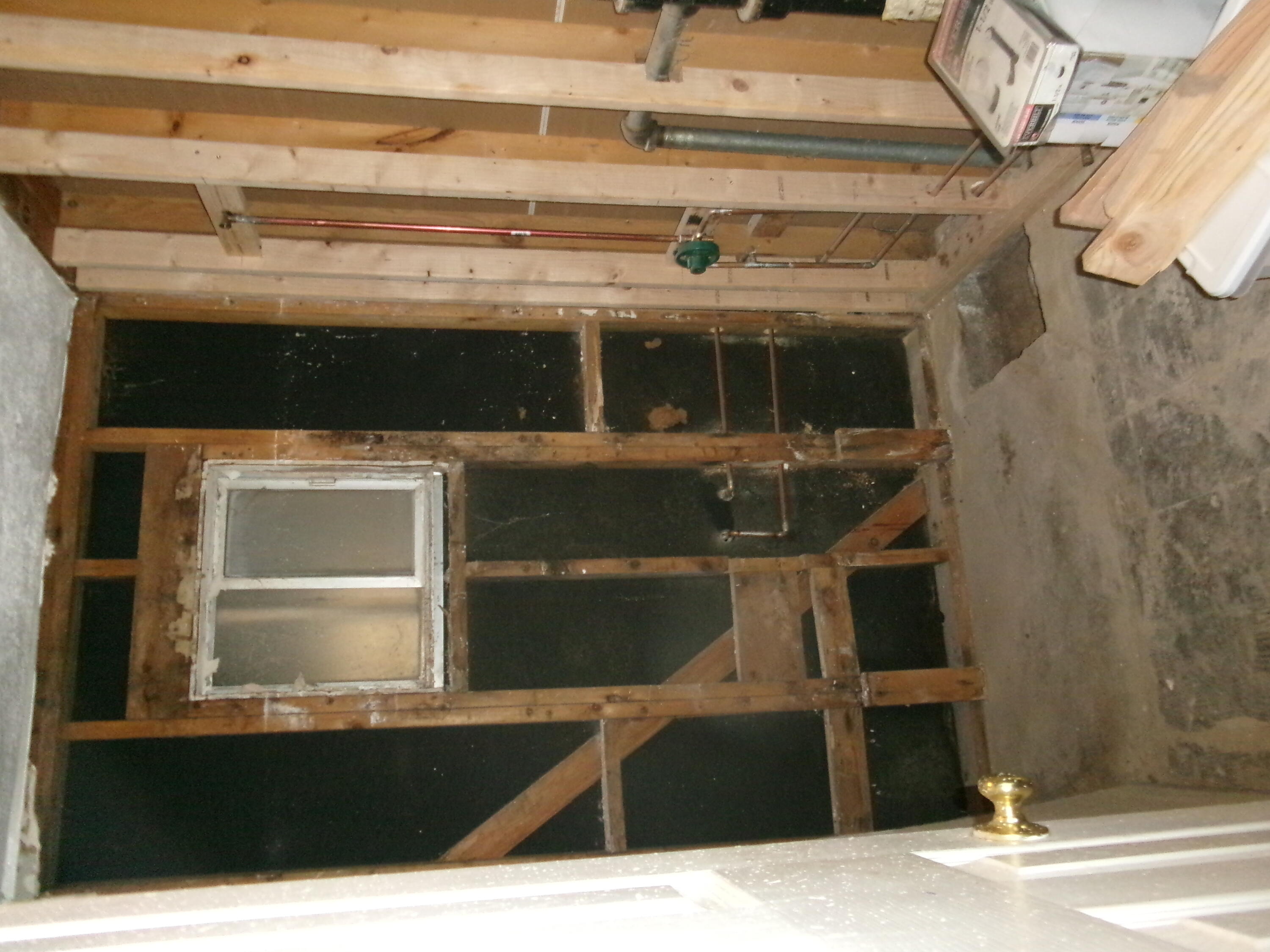 Photo 8 — 4011 Broadview Place NW