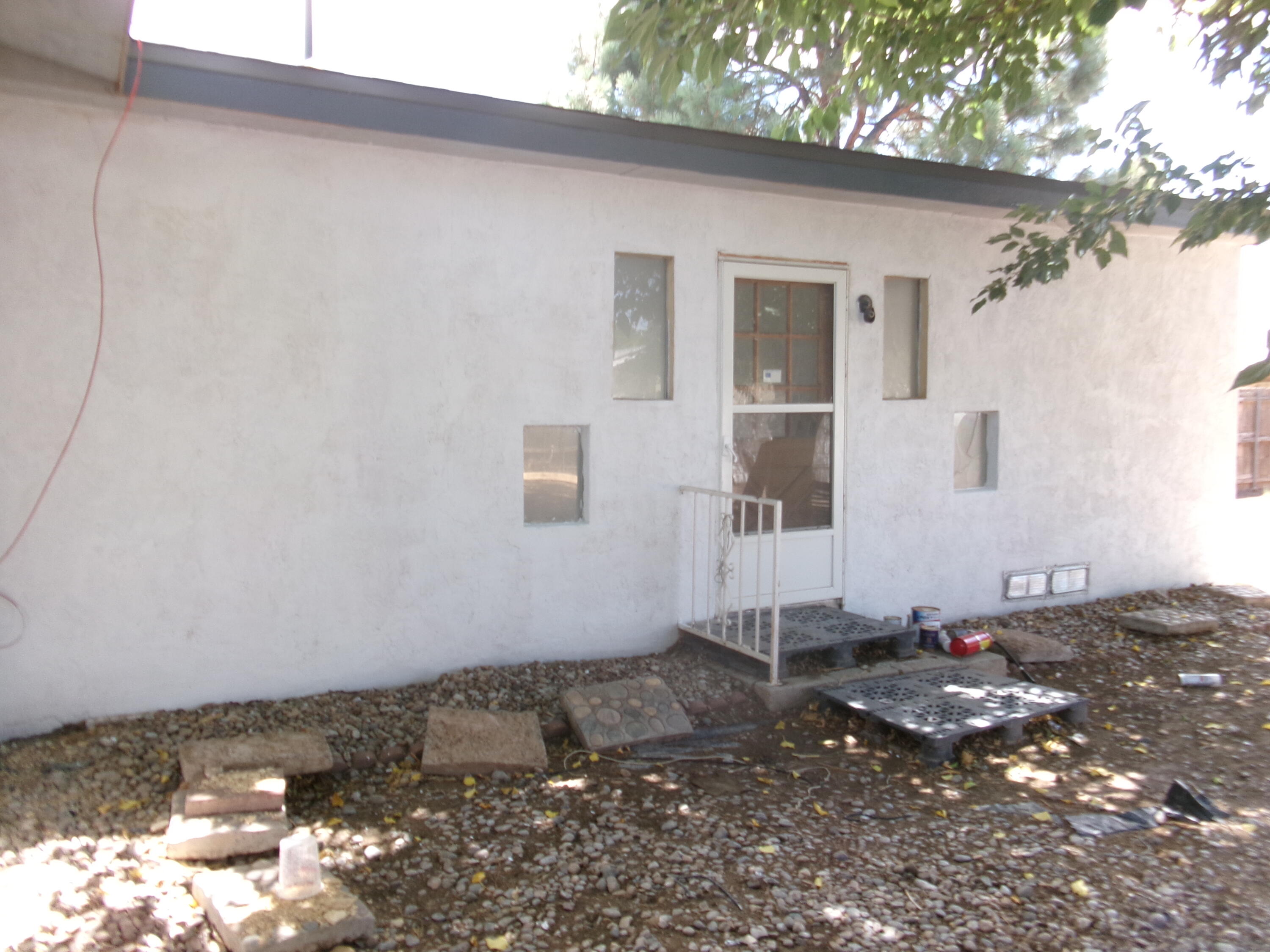 Photo 18 — 4011 Broadview Place NW