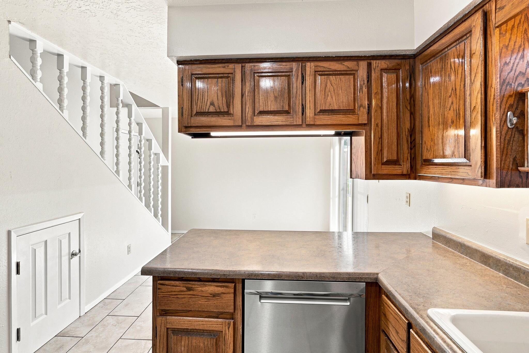 Photo 14 — 650 Paisano Street NE