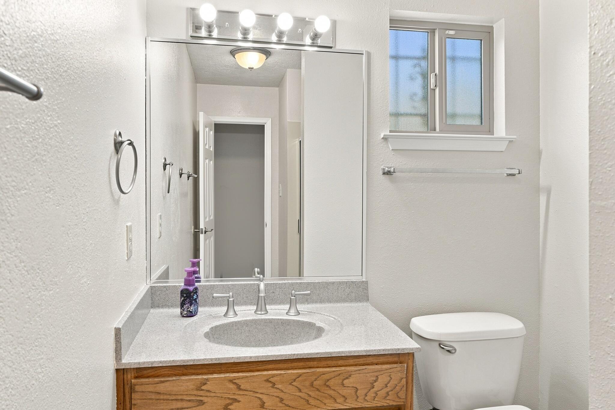 Photo 9 — 650 Paisano Street NE