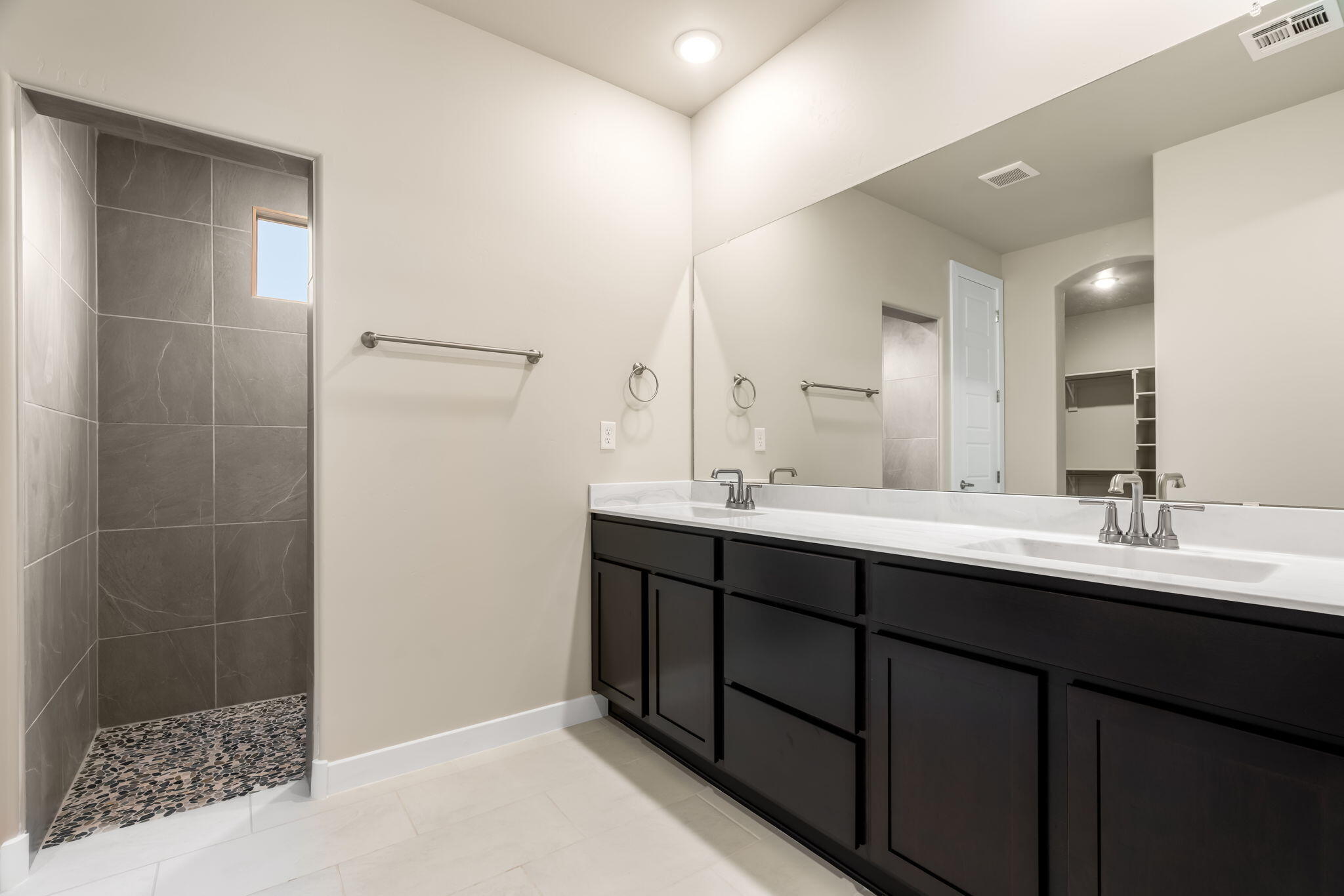 Photo 14 — 7241 Loire Drive NE