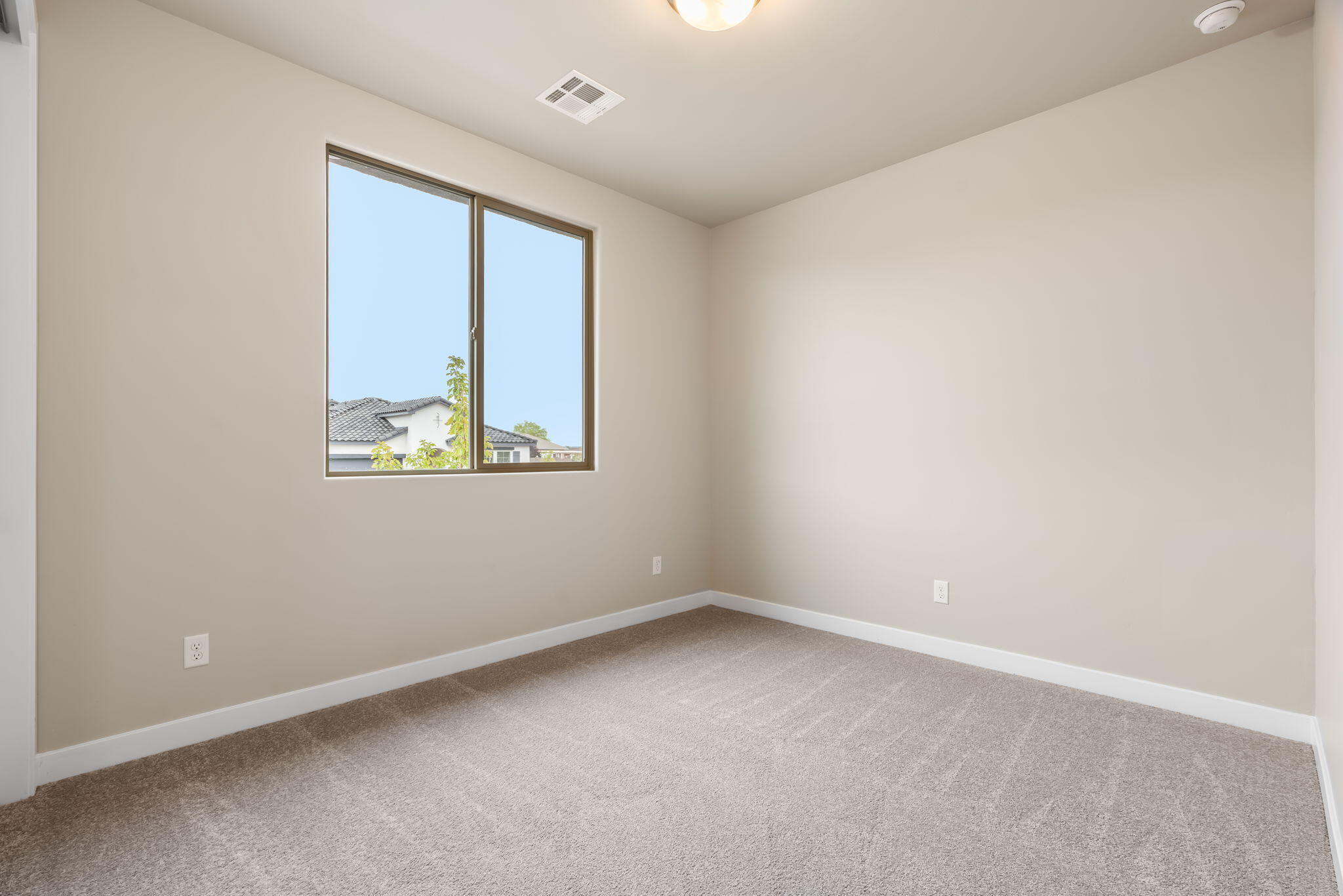 Photo 13 — 7241 Loire Drive NE