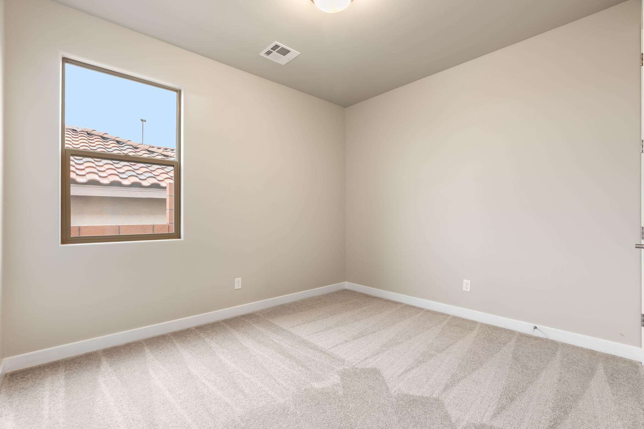 Photo 11 — 7241 Loire Drive NE