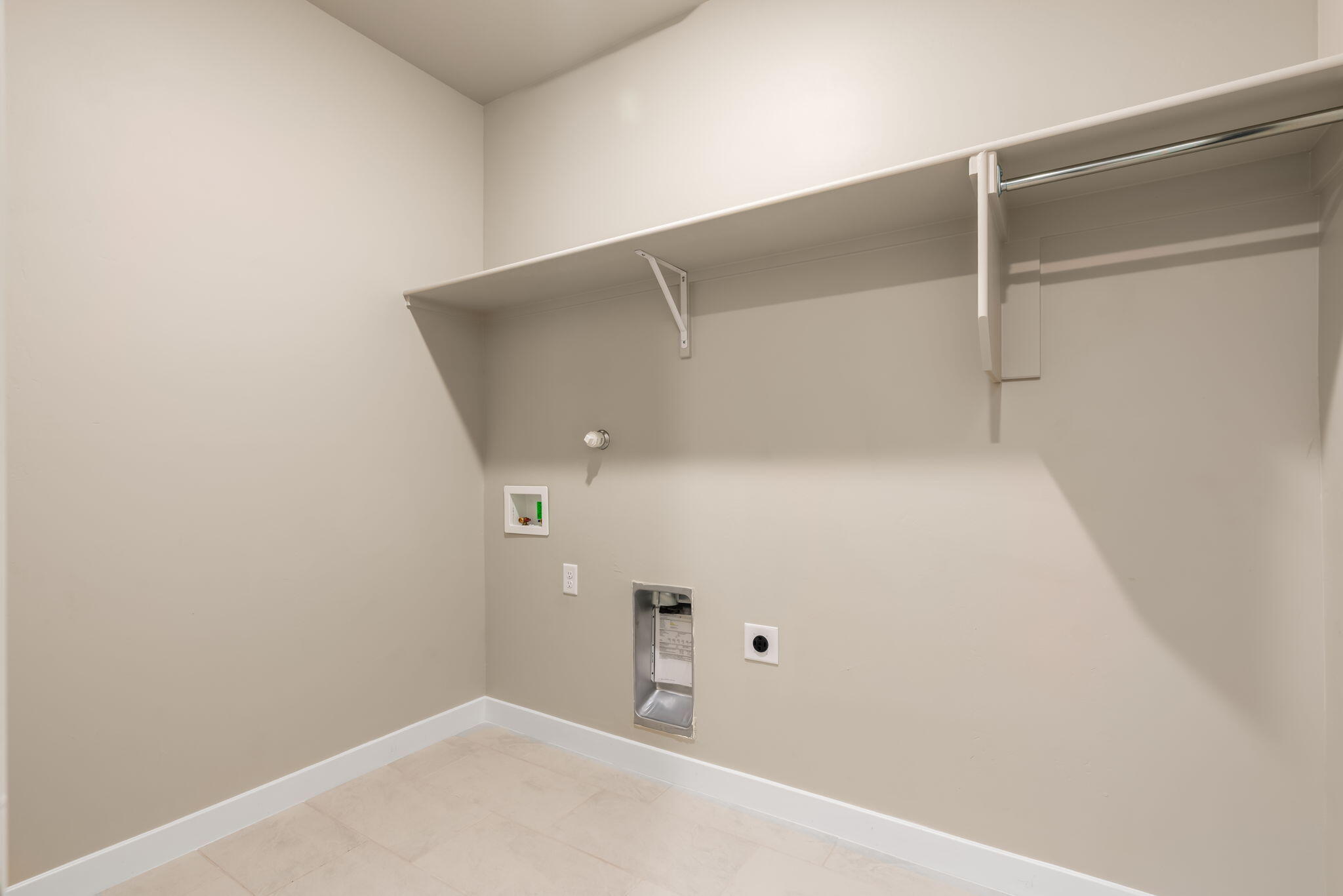 Photo 9 — 7241 Loire Drive NE