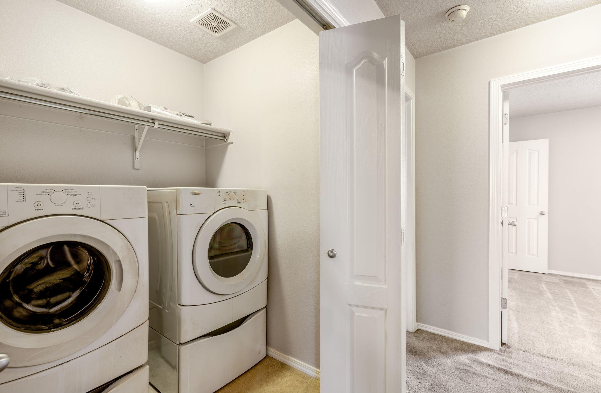 Photo 7 — 806 Vargas Drive