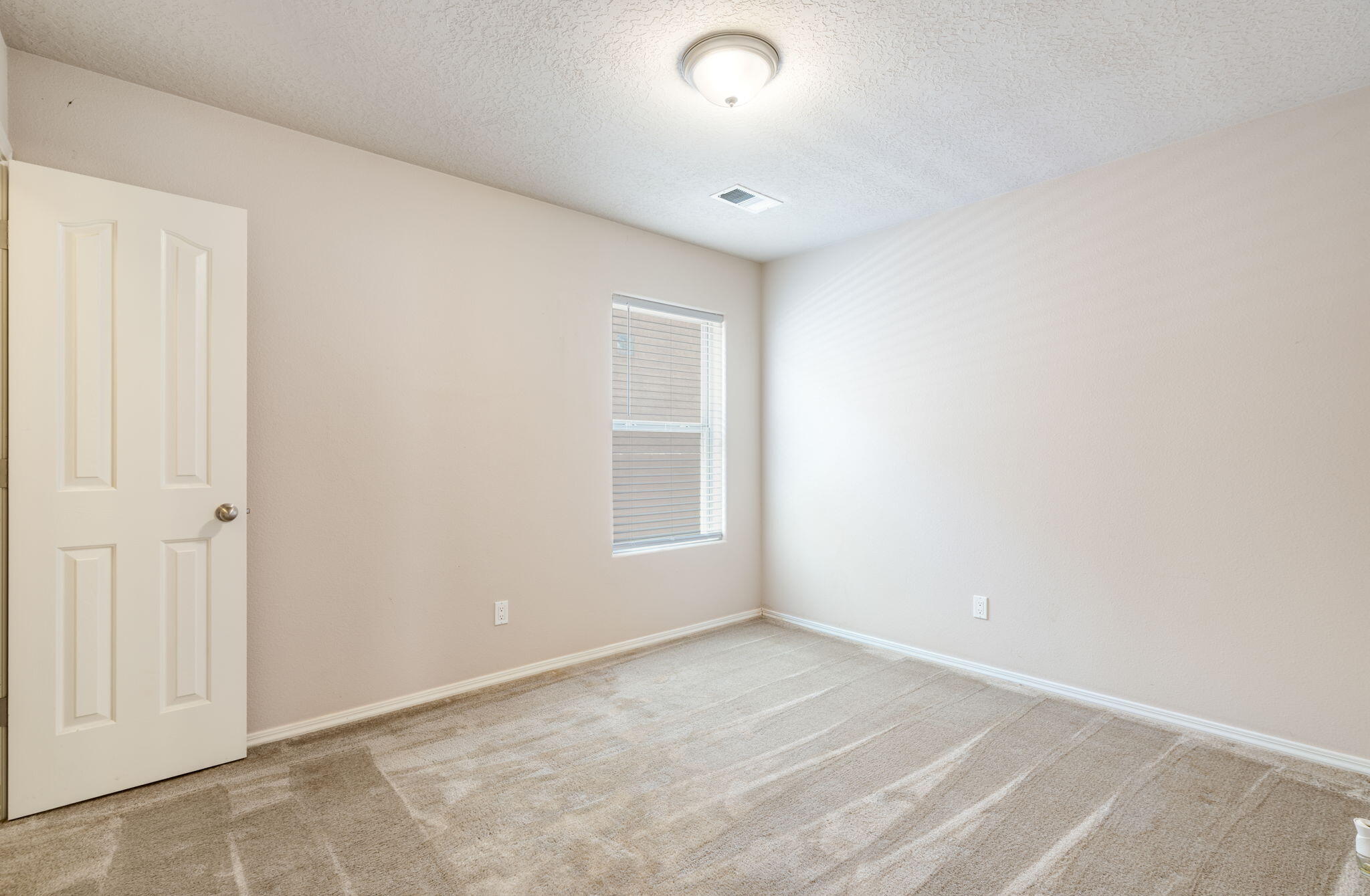 Photo 10 — 806 Vargas Drive