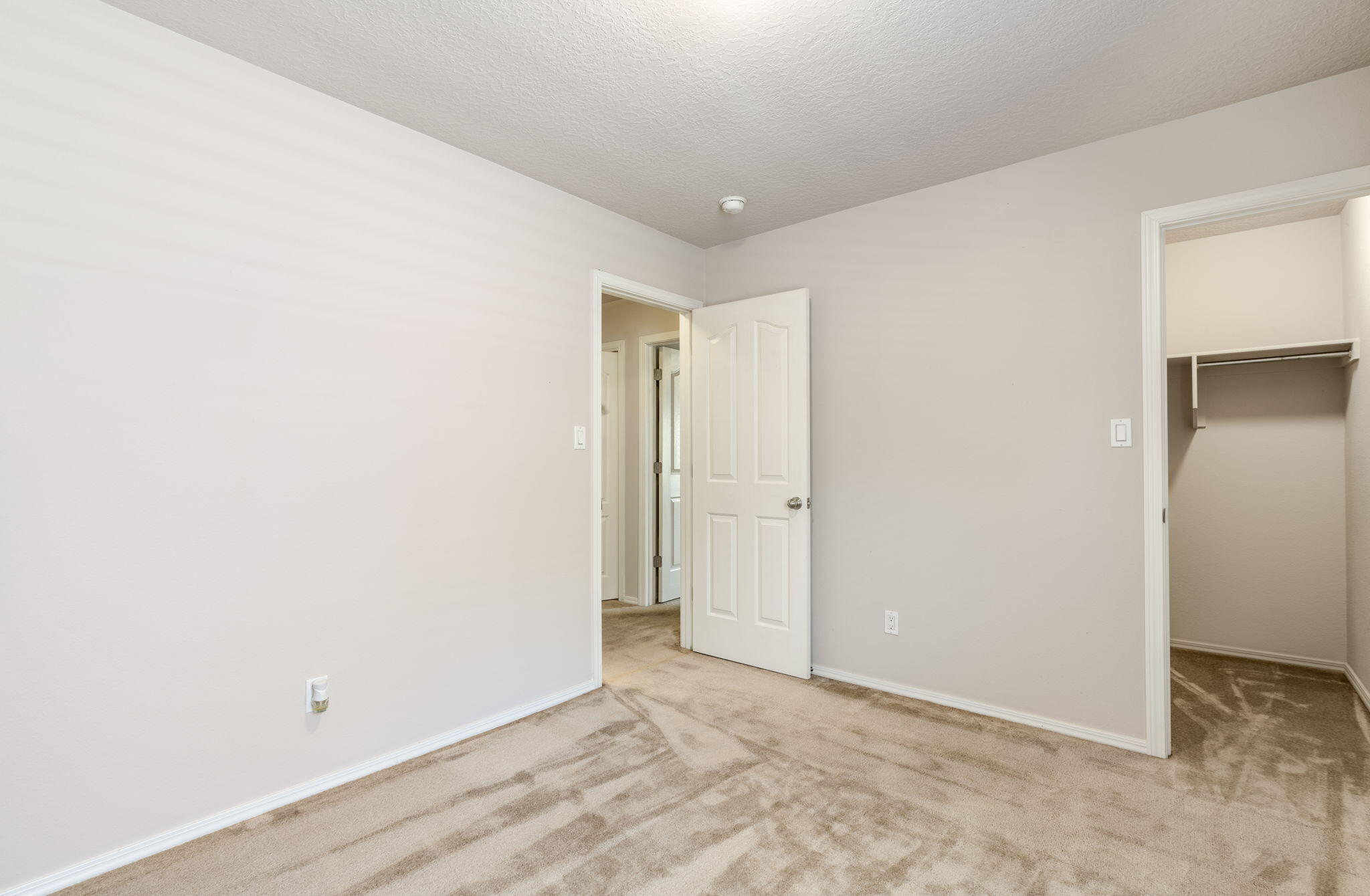 Photo 11 — 806 Vargas Drive