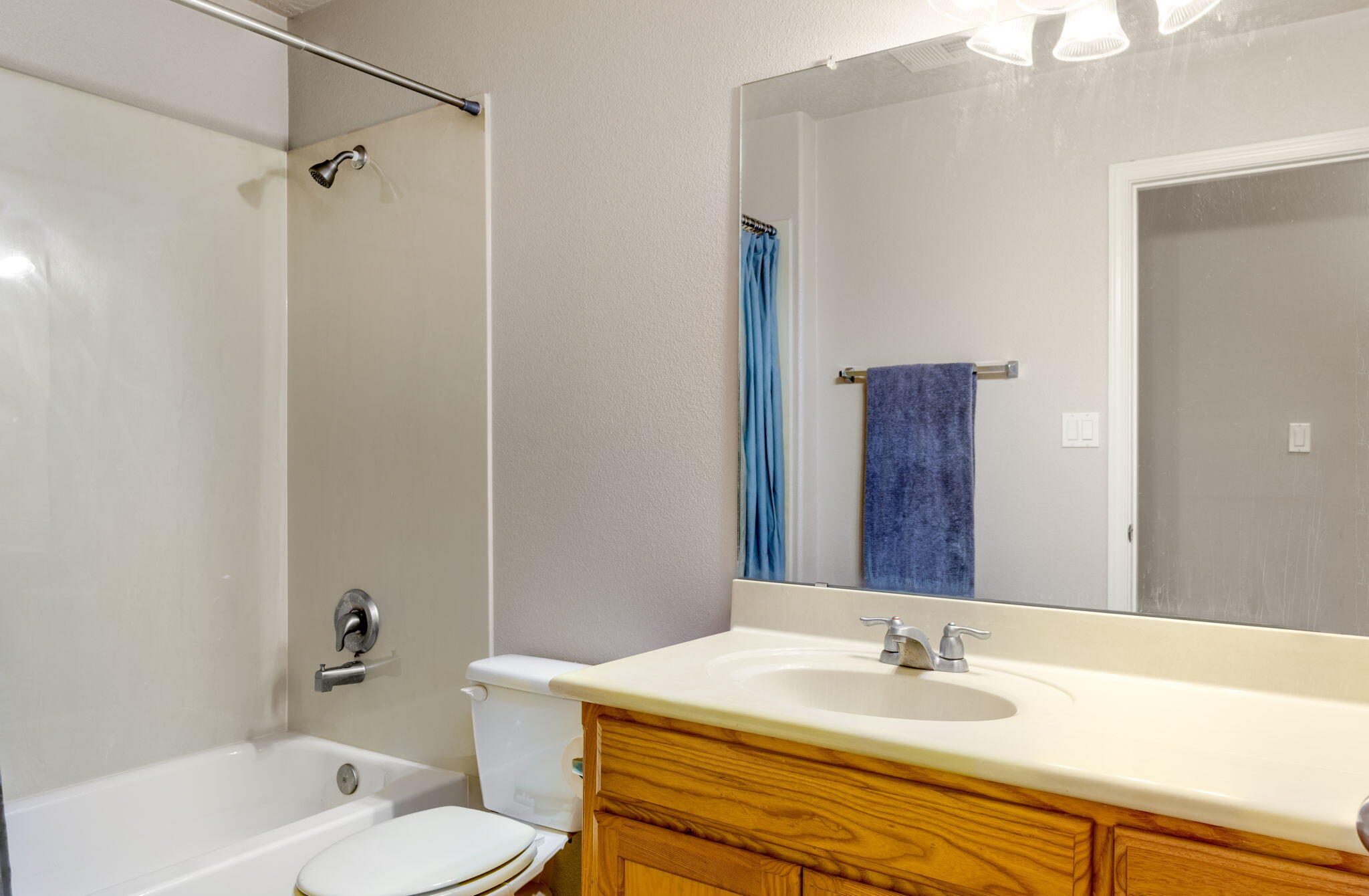 Photo 12 — 806 Vargas Drive