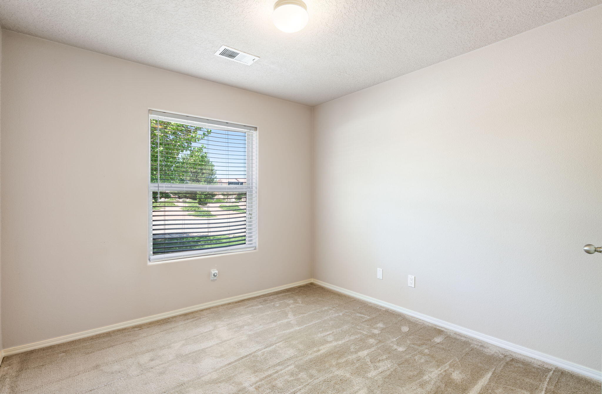 Photo 13 — 806 Vargas Drive