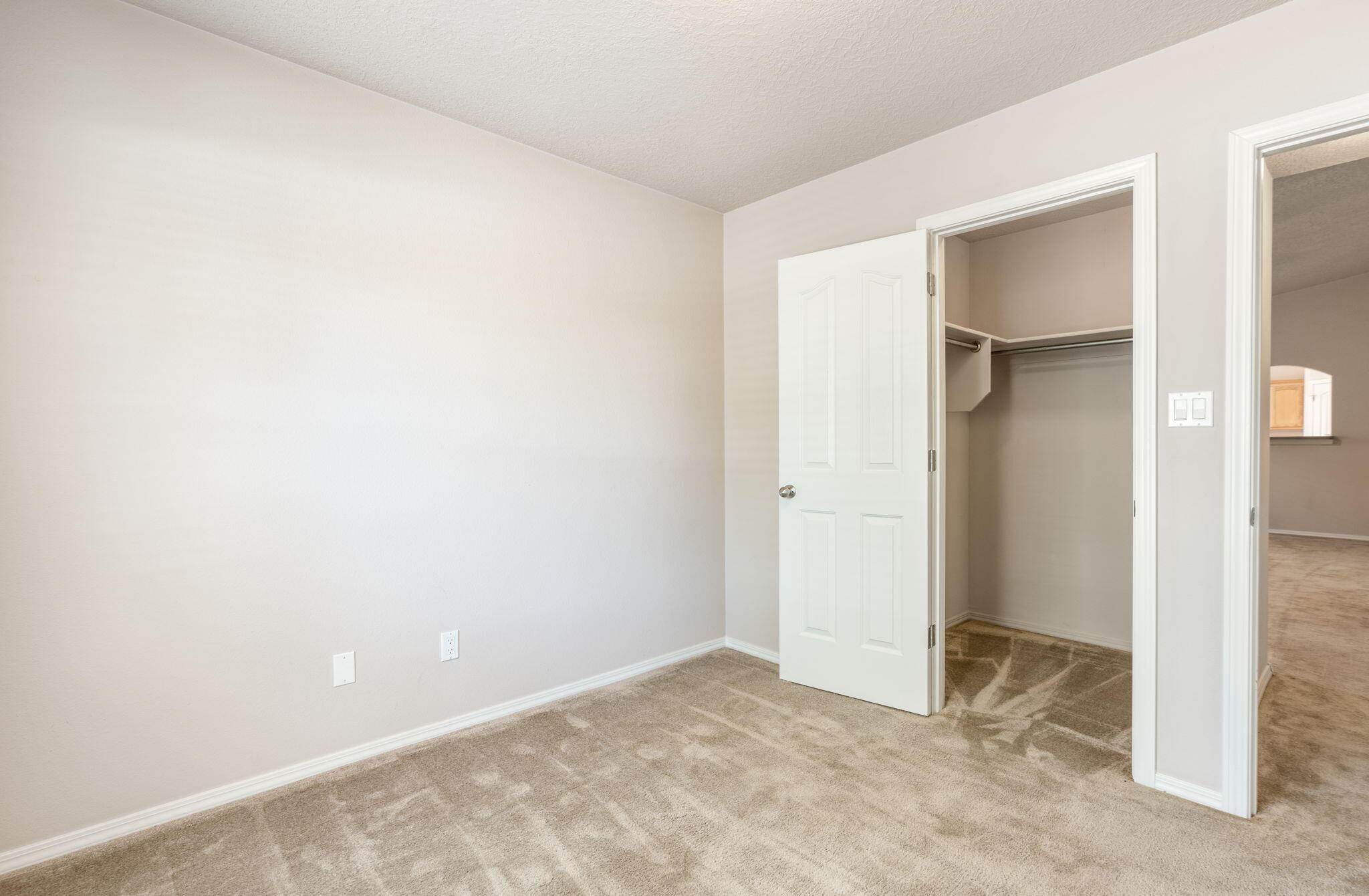 Photo 14 — 806 Vargas Drive