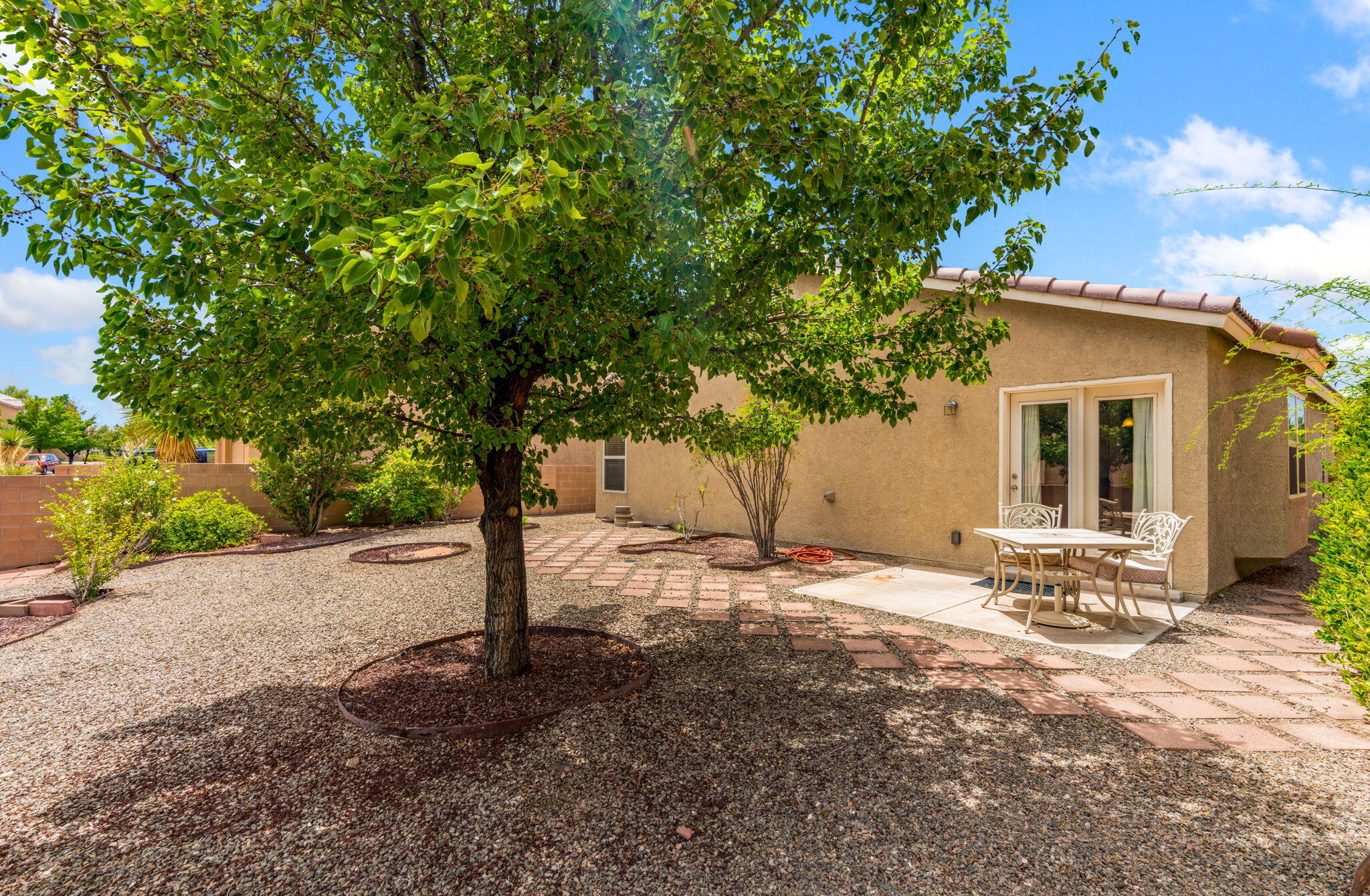 Photo 16 — 806 Vargas Drive