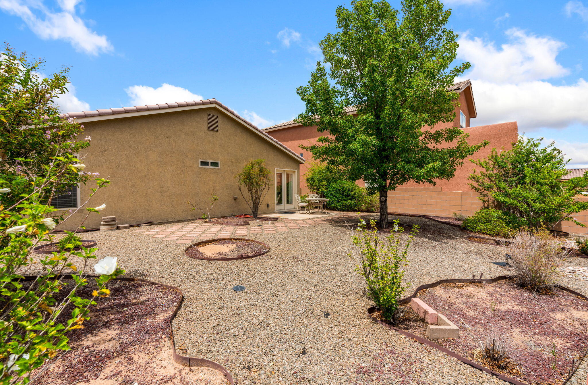 Photo 17 — 806 Vargas Drive