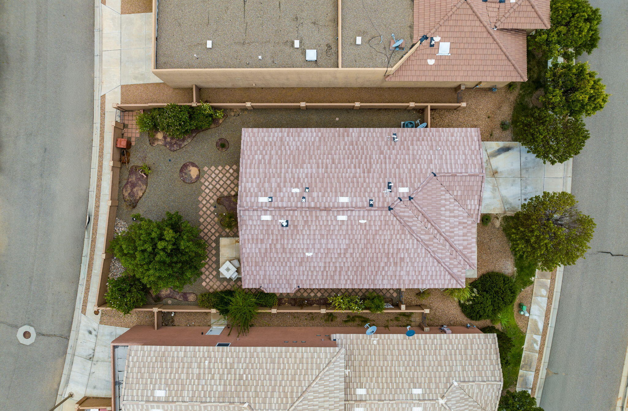 Photo 2 — 806 Vargas Drive