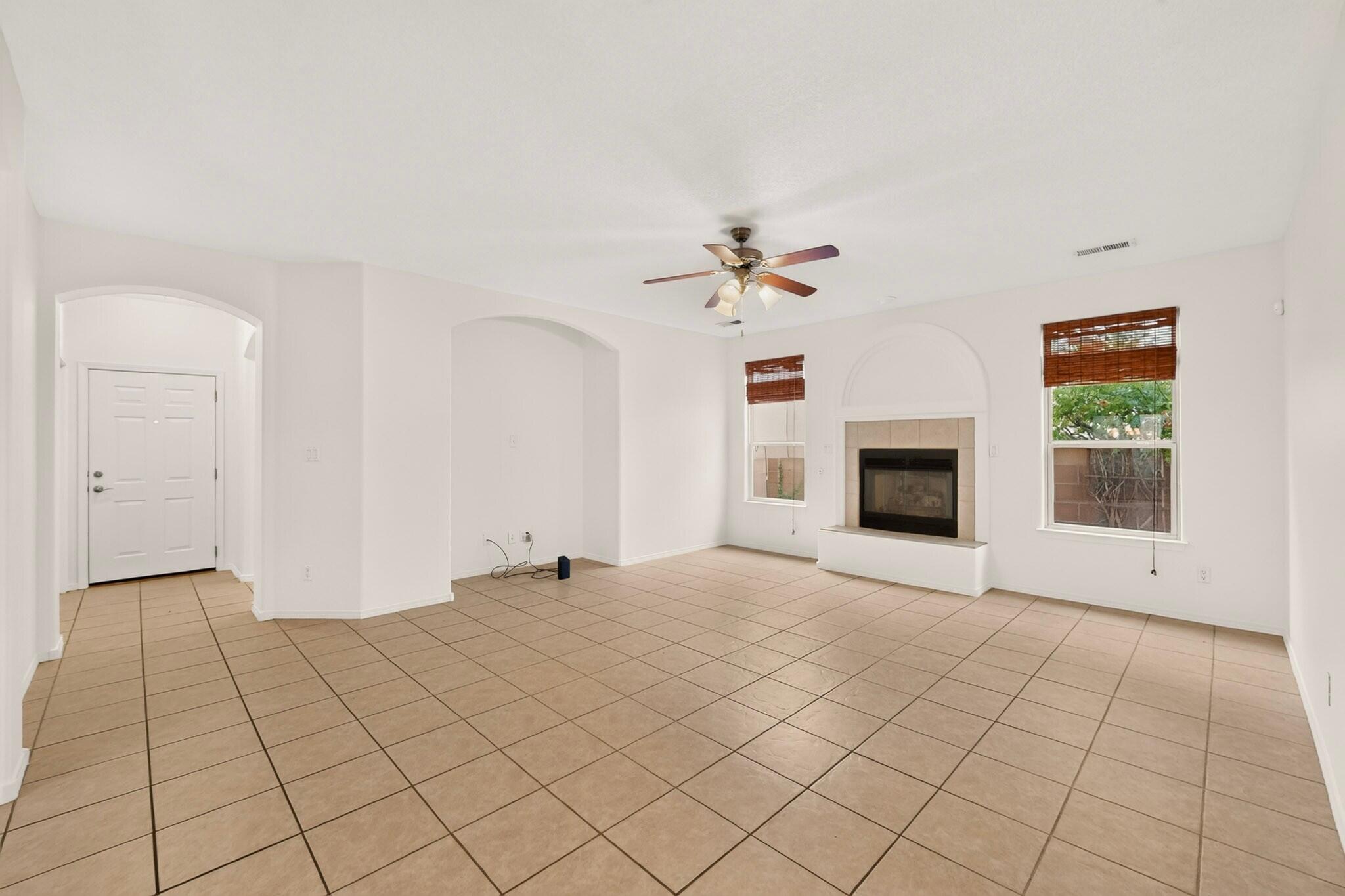 Photo 2 — 829 Bosque Vista Drive