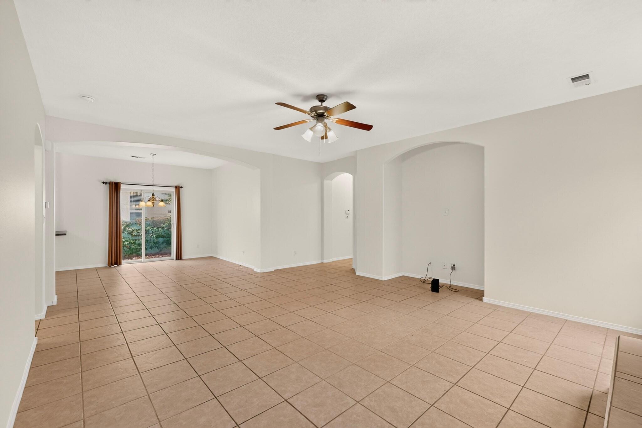 Photo 3 — 829 Bosque Vista Drive