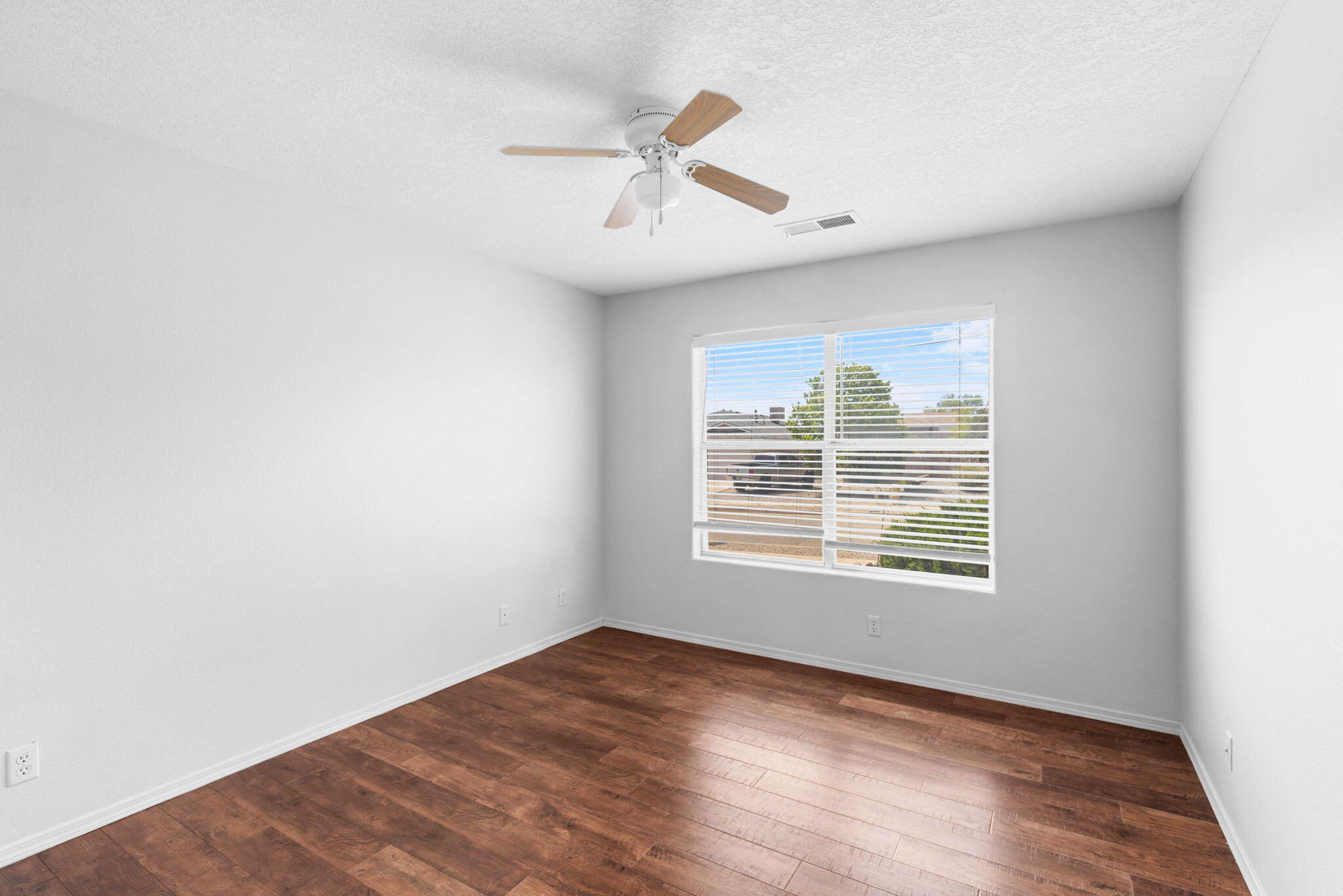 Photo 12 — 7106 Raleigh Hills Drive NE