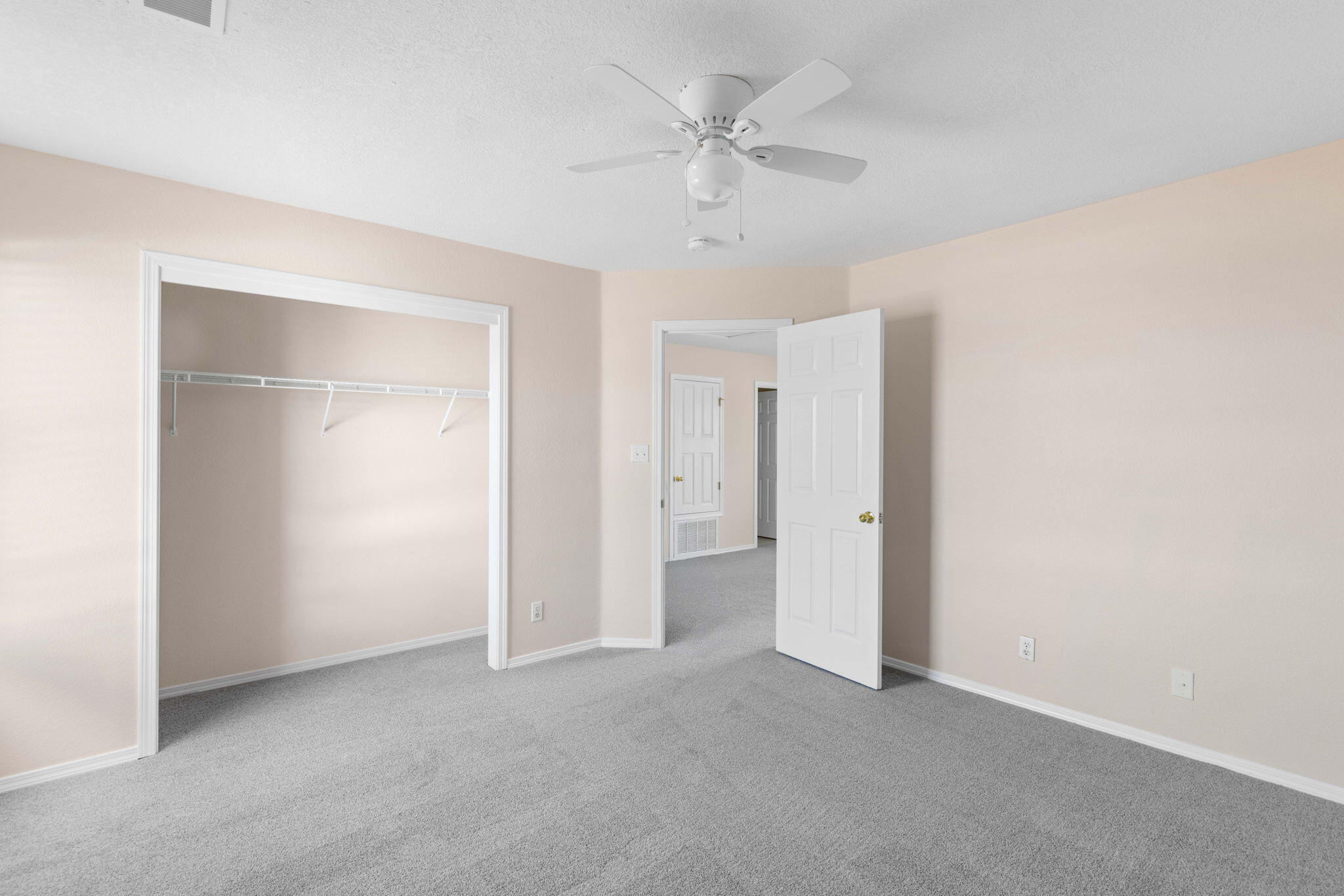 Photo 2 — 7106 Raleigh Hills Drive NE