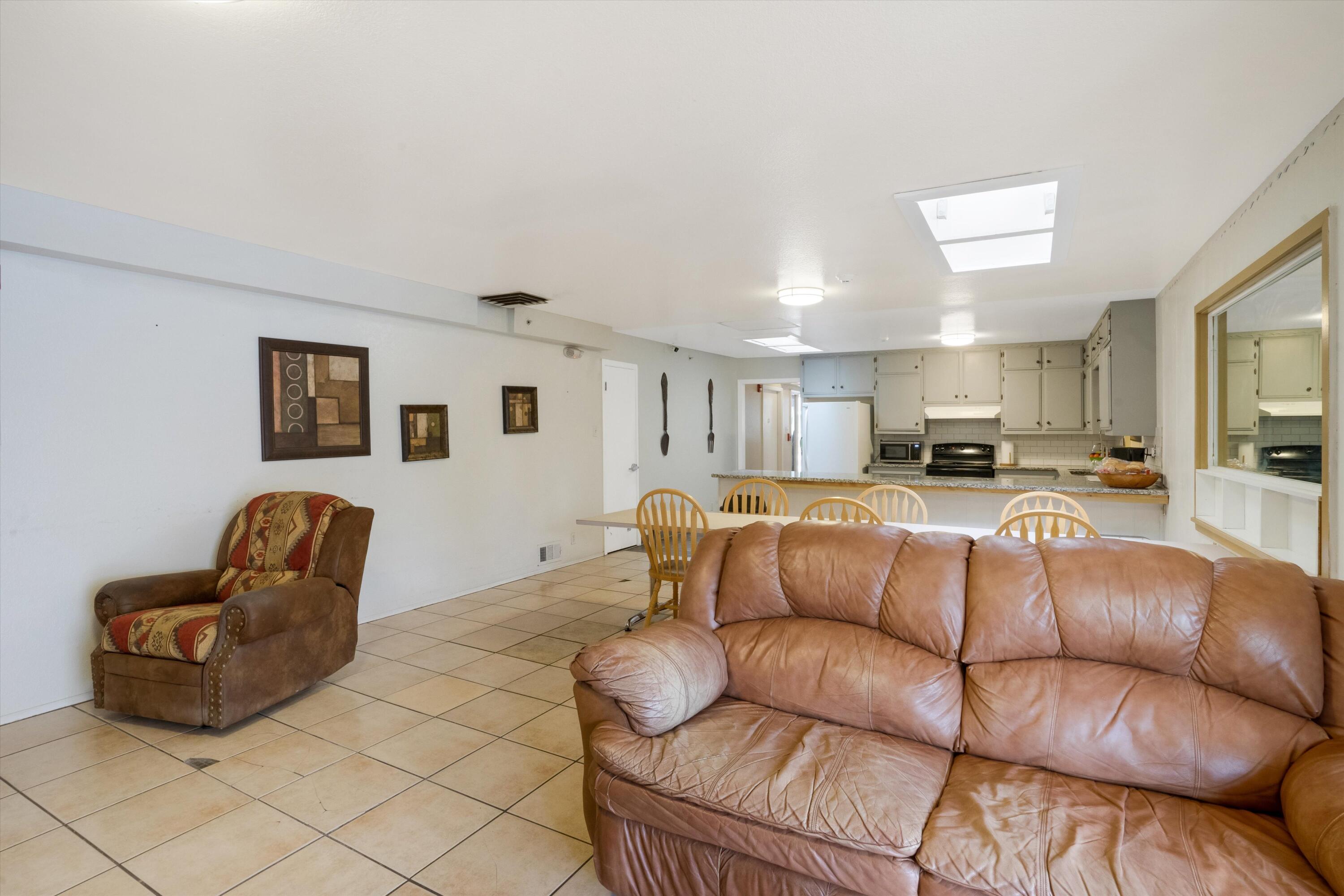 Photo 9 — 1419 Solano Drive NE