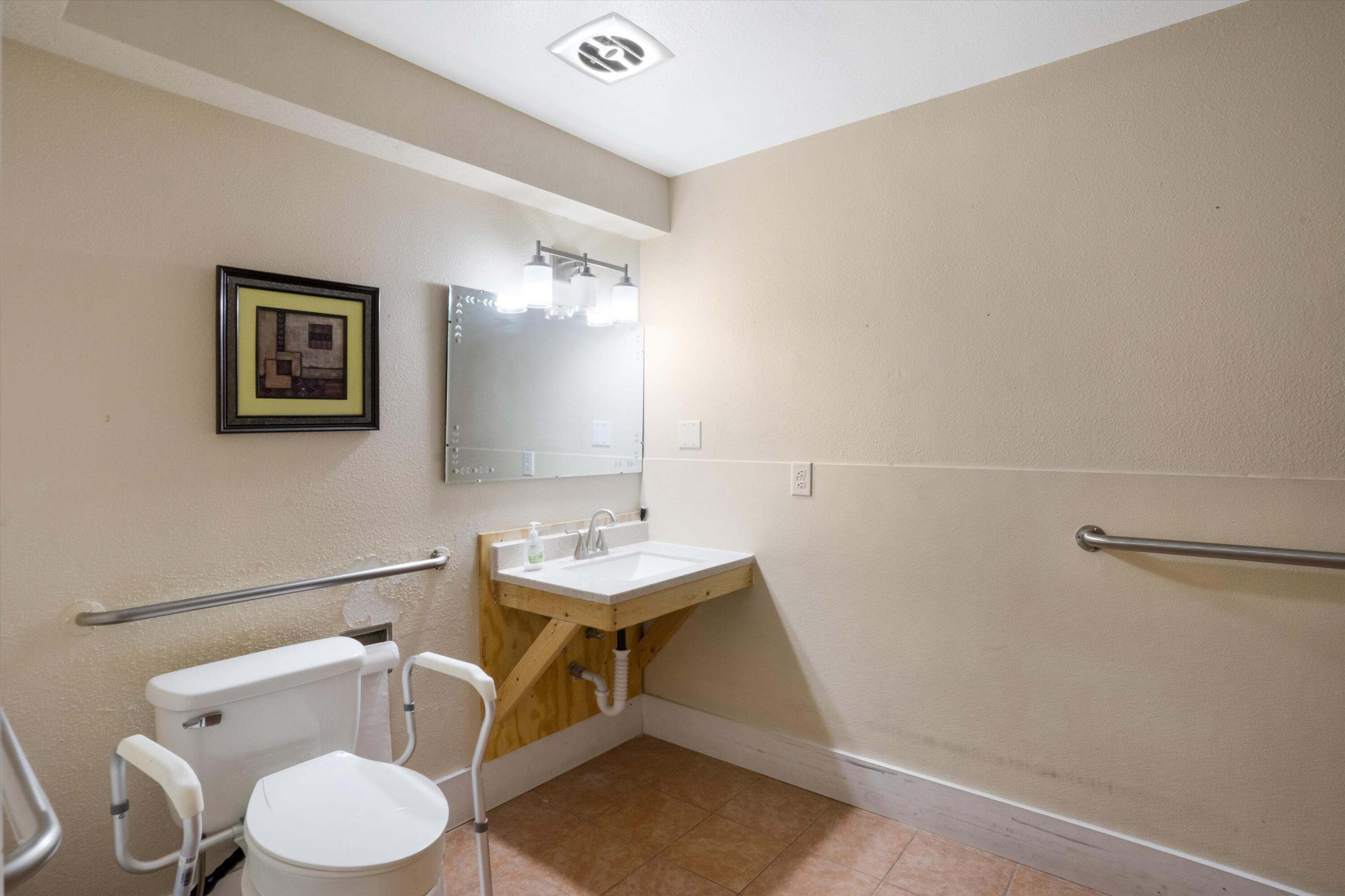 Photo 7 — 1419 Solano Drive NE