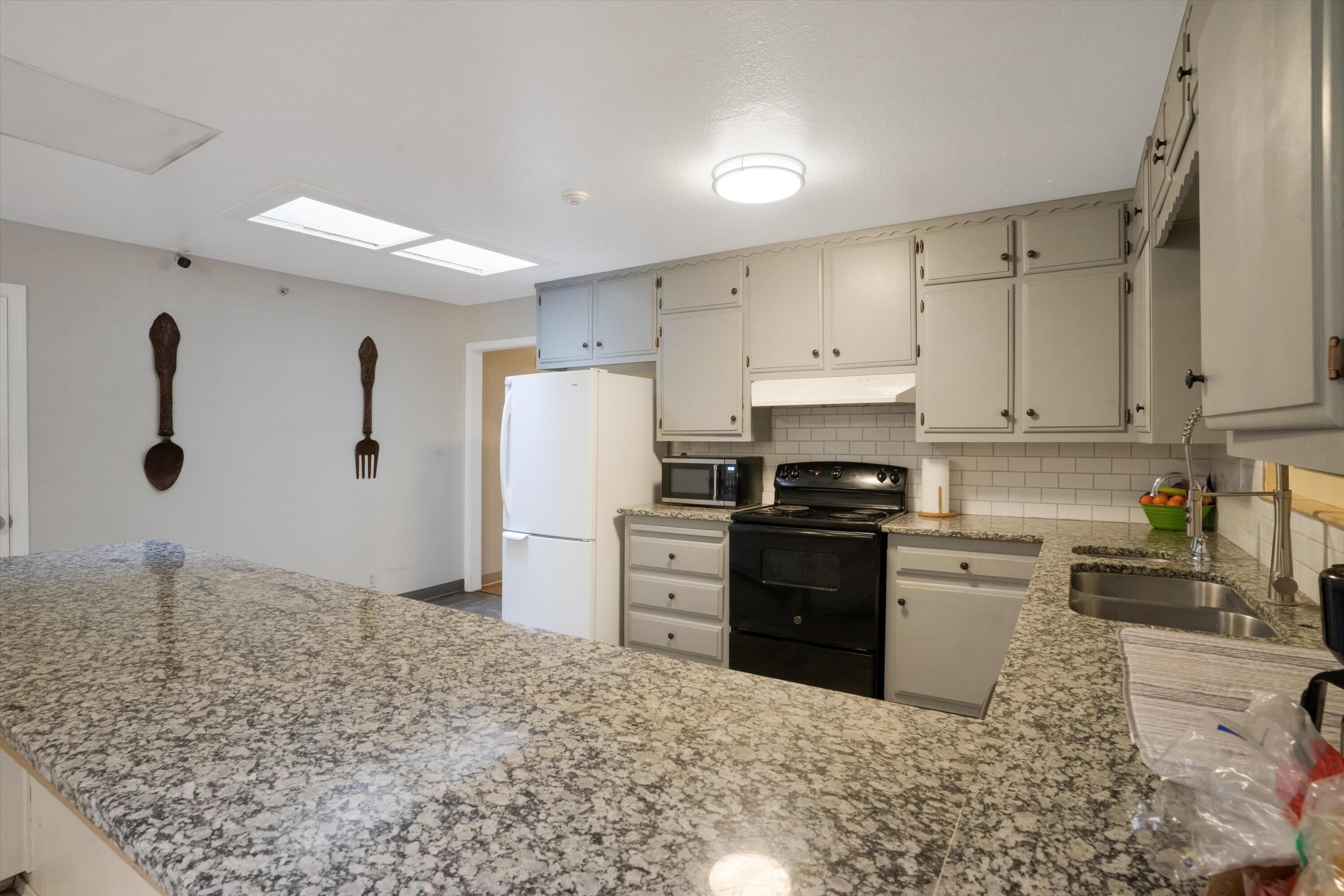 Photo 13 — 1419 Solano Drive NE