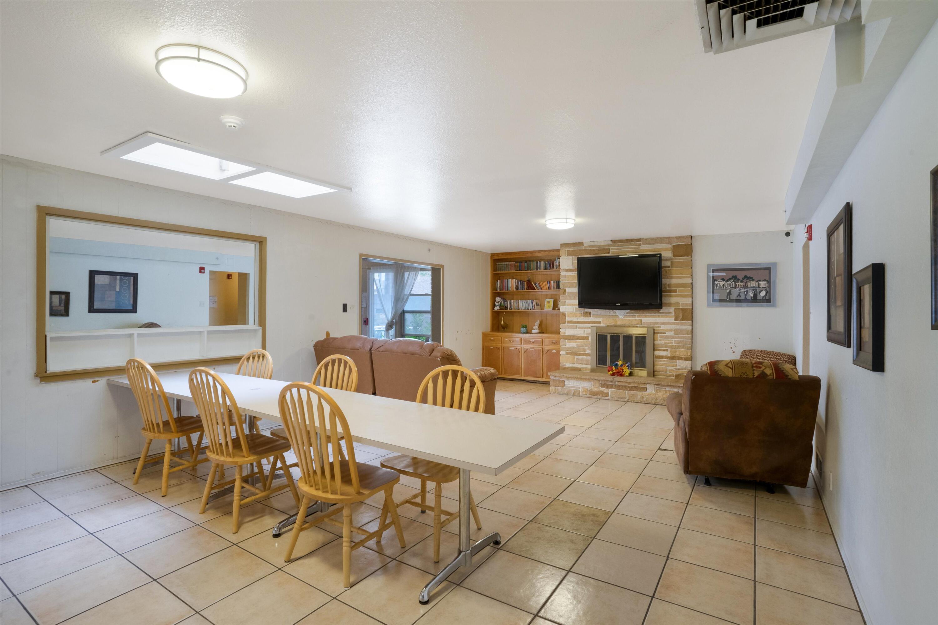 Photo 11 — 1419 Solano Drive NE