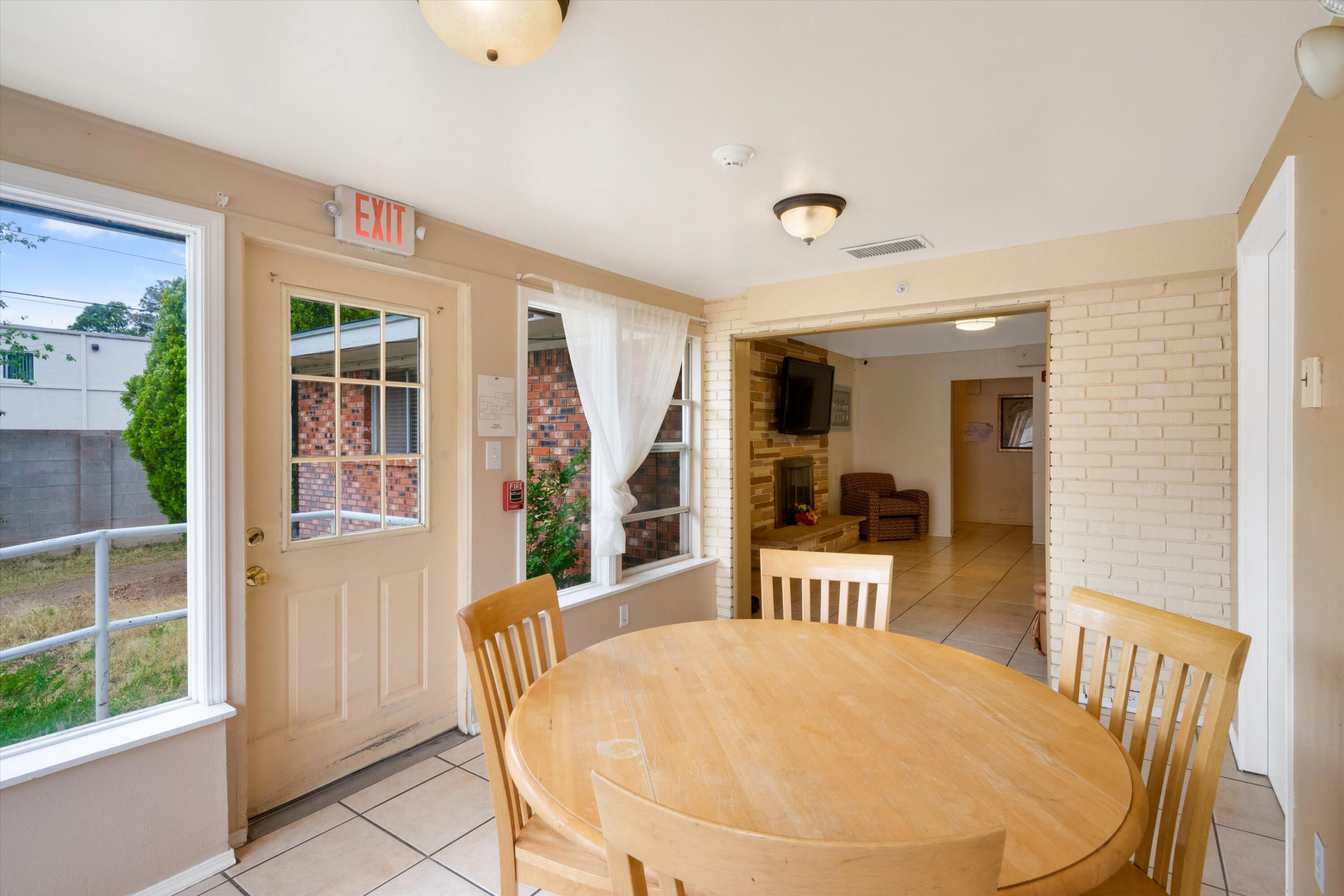 Photo 10 — 1419 Solano Drive NE
