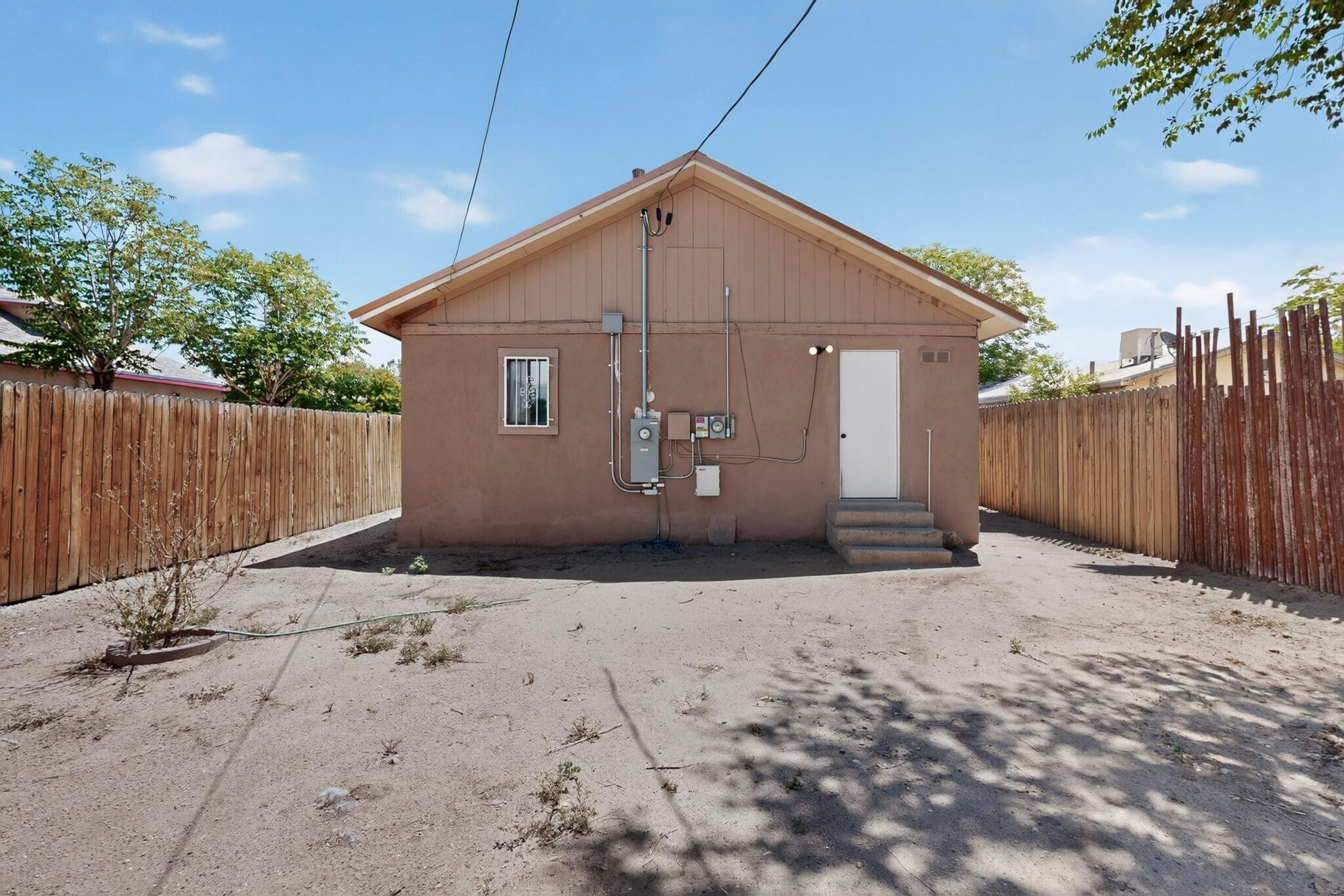 Photo 4 — 1835 Broadway Boulevard SE