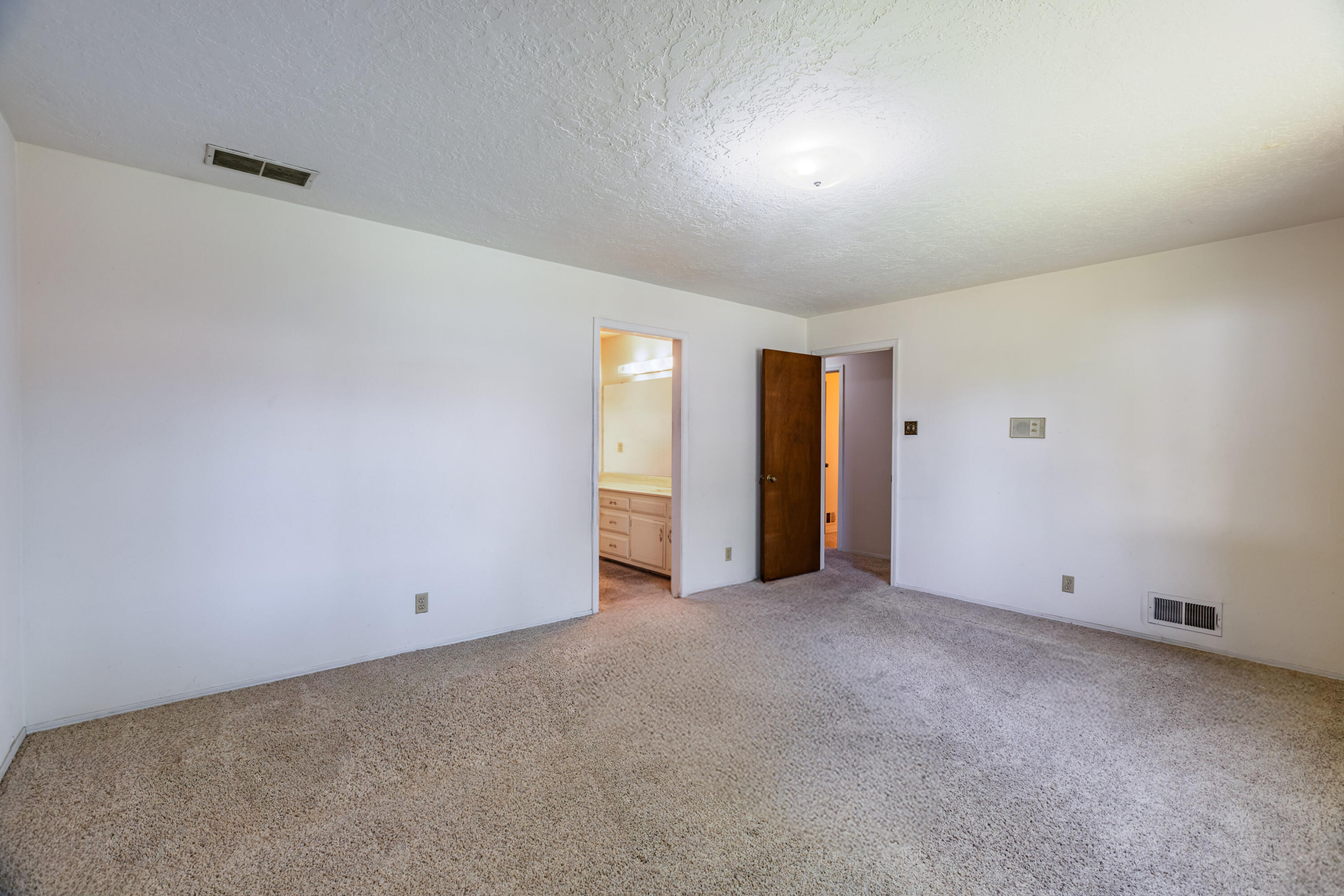 Photo 3 — 7616 Osuna Road NE