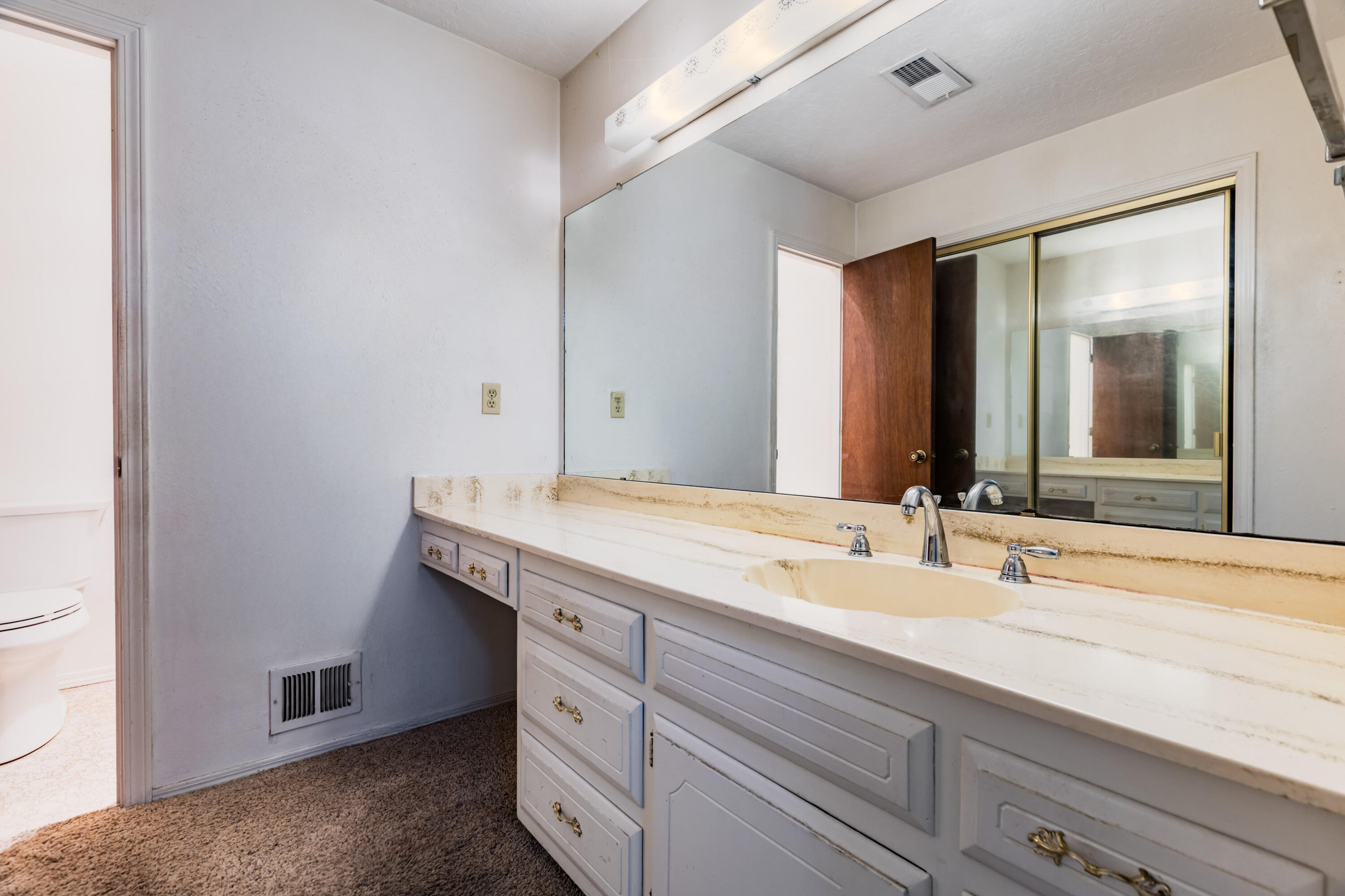 Photo 4 — 7616 Osuna Road NE
