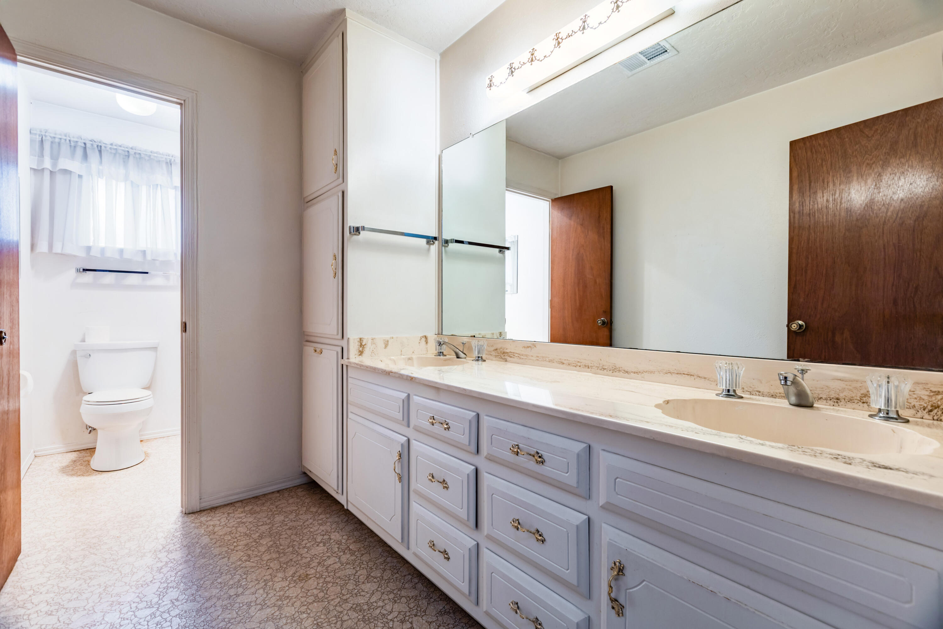 Photo 7 — 7616 Osuna Road NE