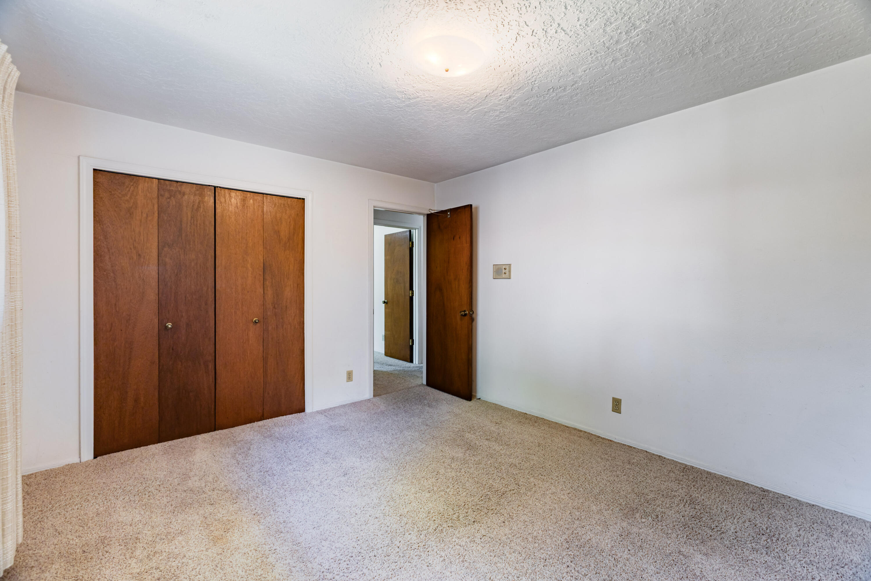 Photo 11 — 7616 Osuna Road NE