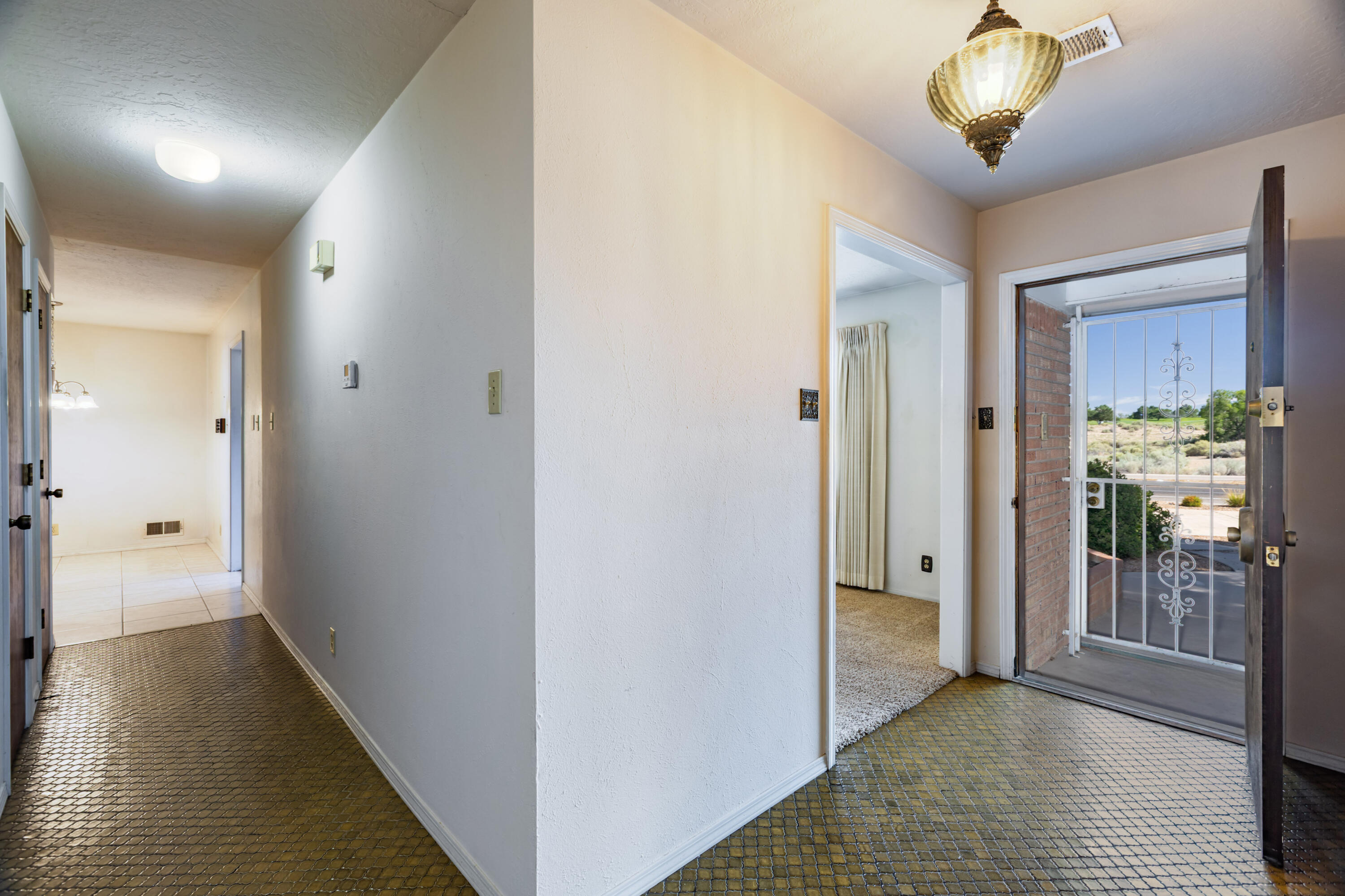 Photo 17 — 7616 Osuna Road NE