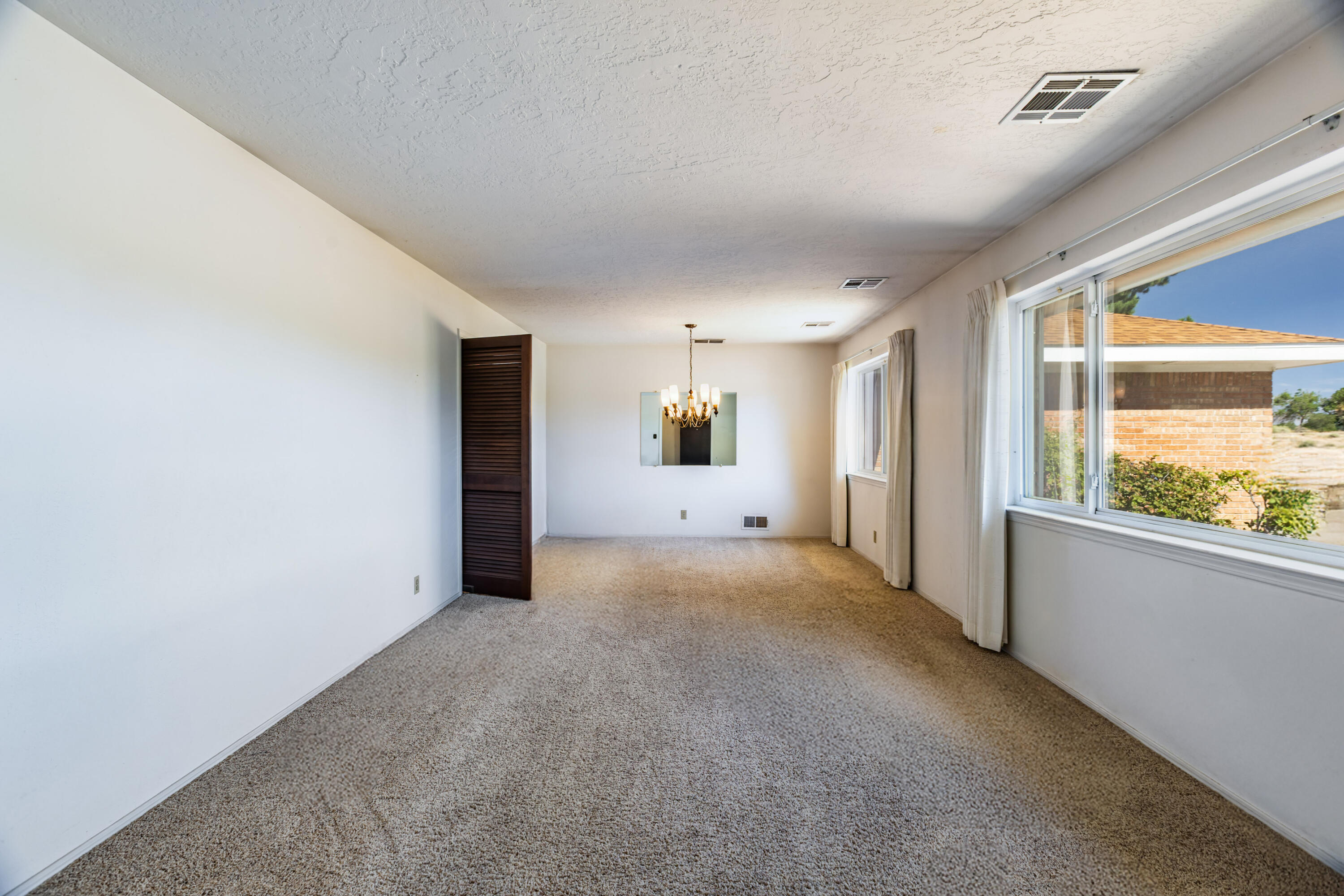 Photo 18 — 7616 Osuna Road NE