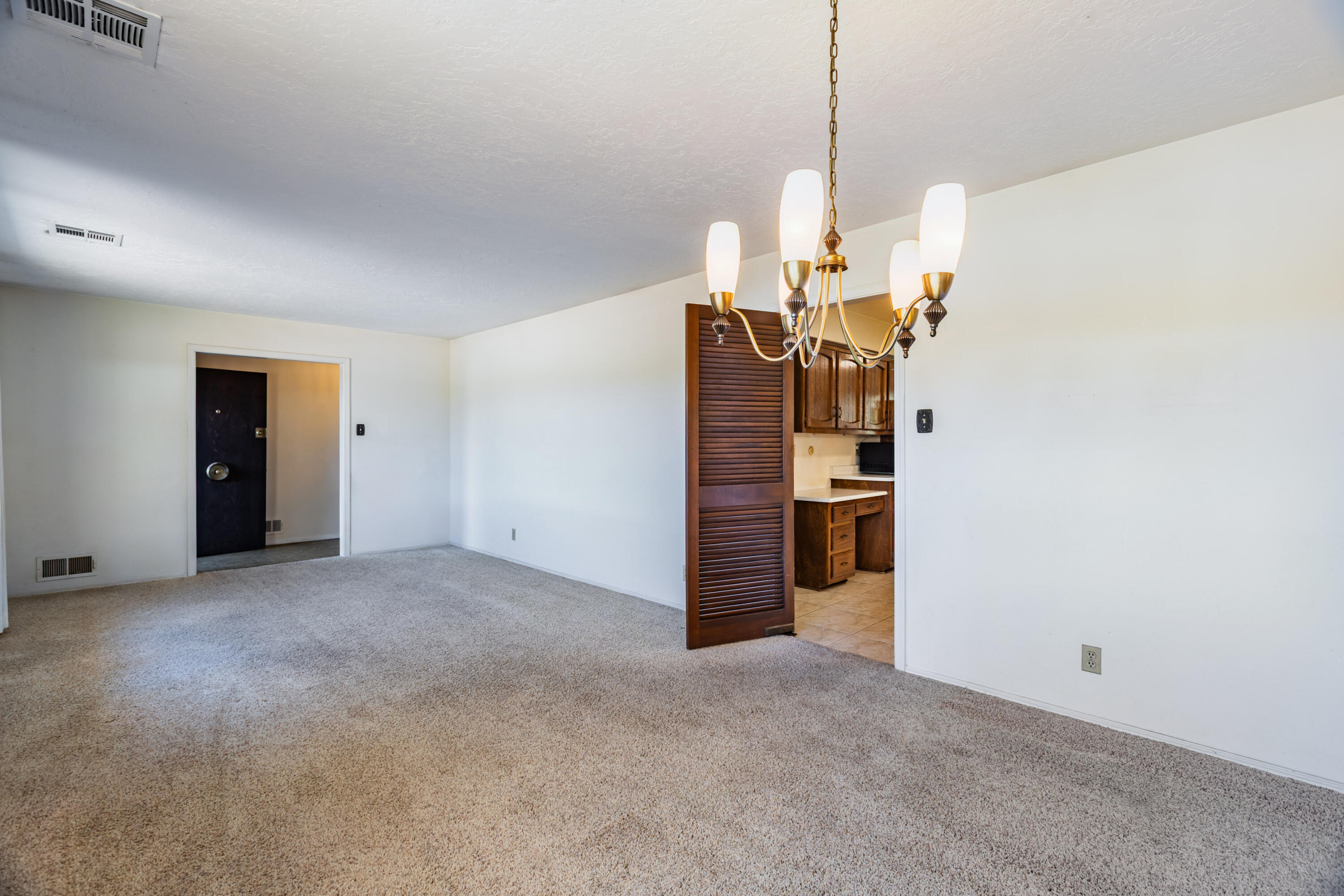 Photo 19 — 7616 Osuna Road NE