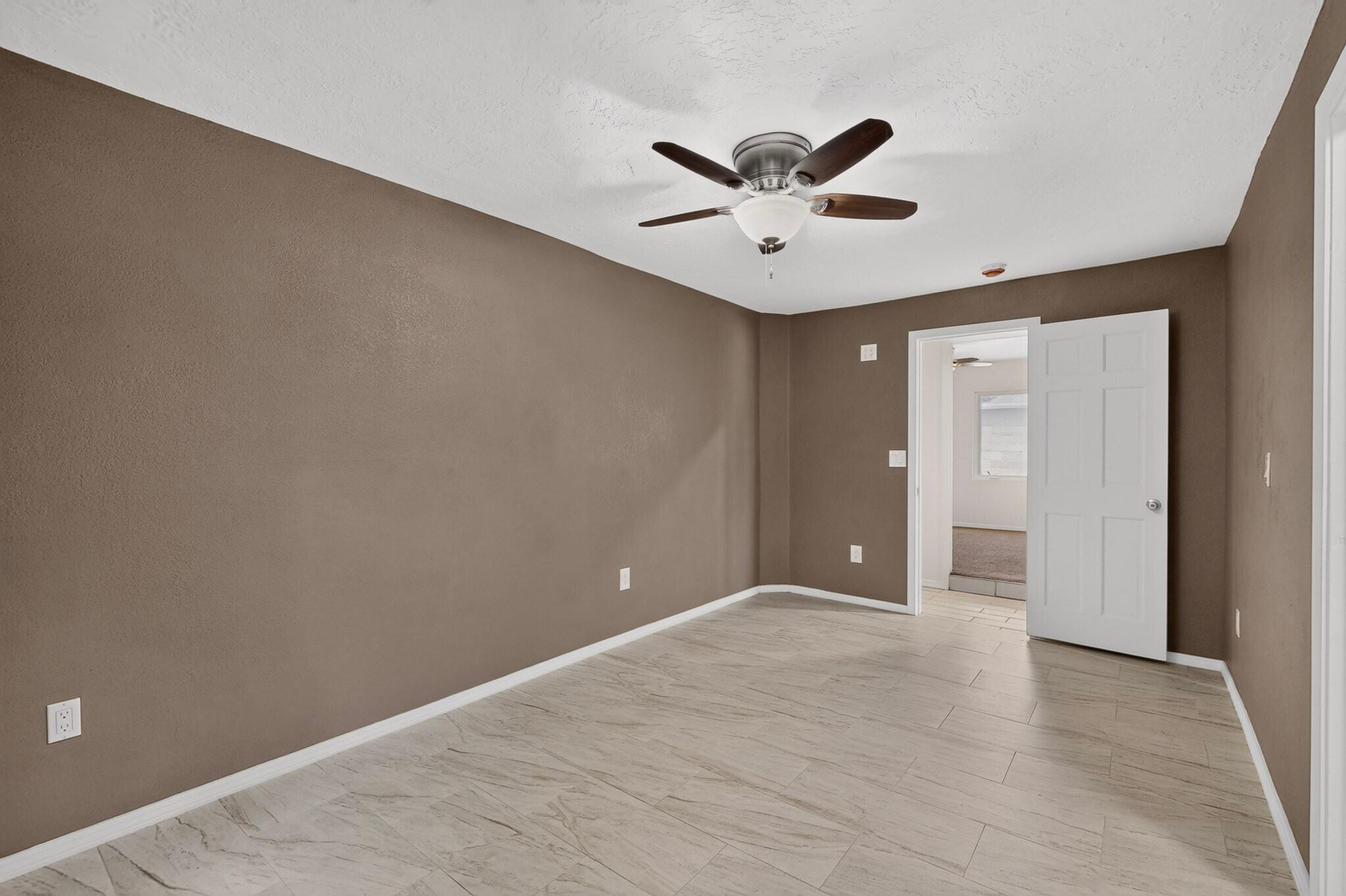 Photo 17 — 823 San Lorenzo Avenue NW